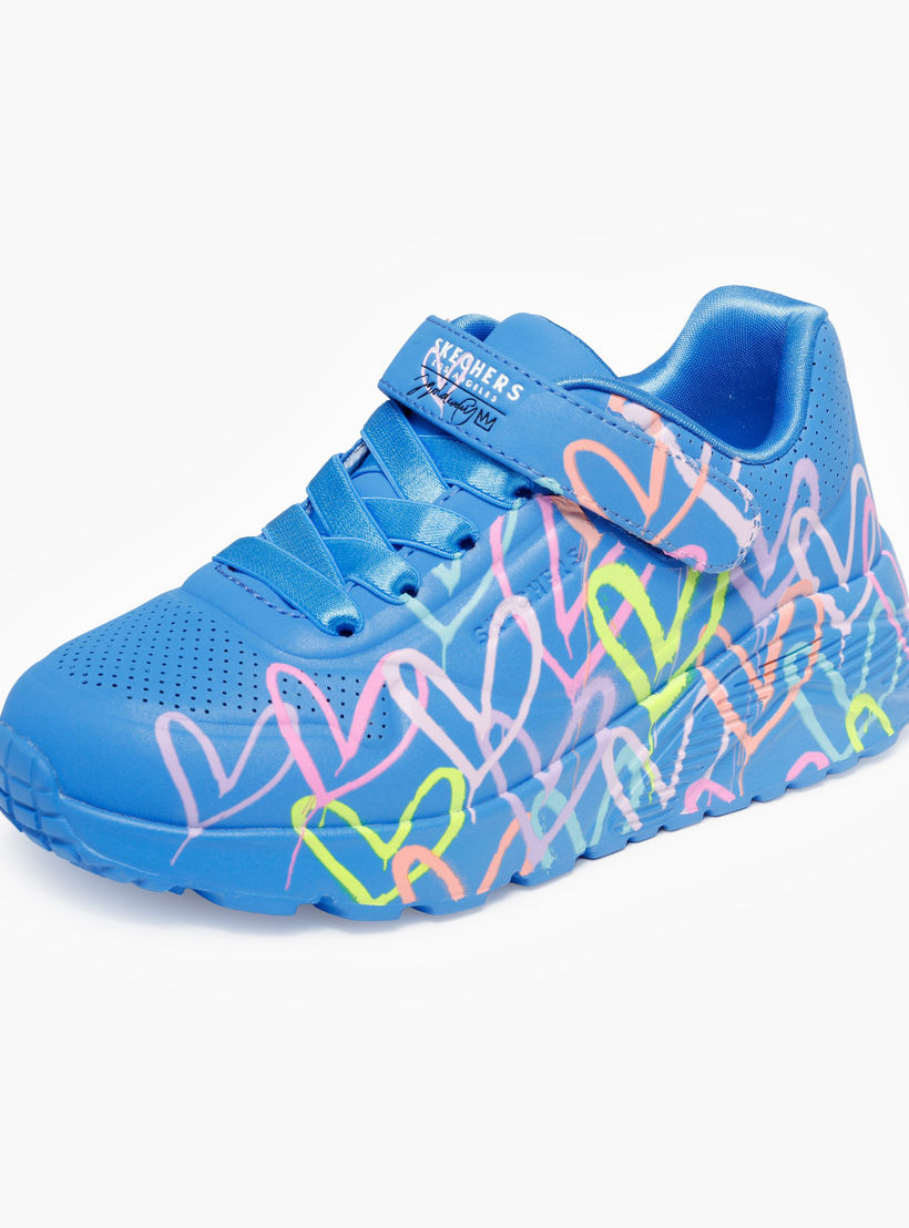 حذاء رياضي بطبعات قلوب بشريط إغلاق لاصق أونو لايت للبنات من سكيتشرز-girls-shoes-sneakers-image-3