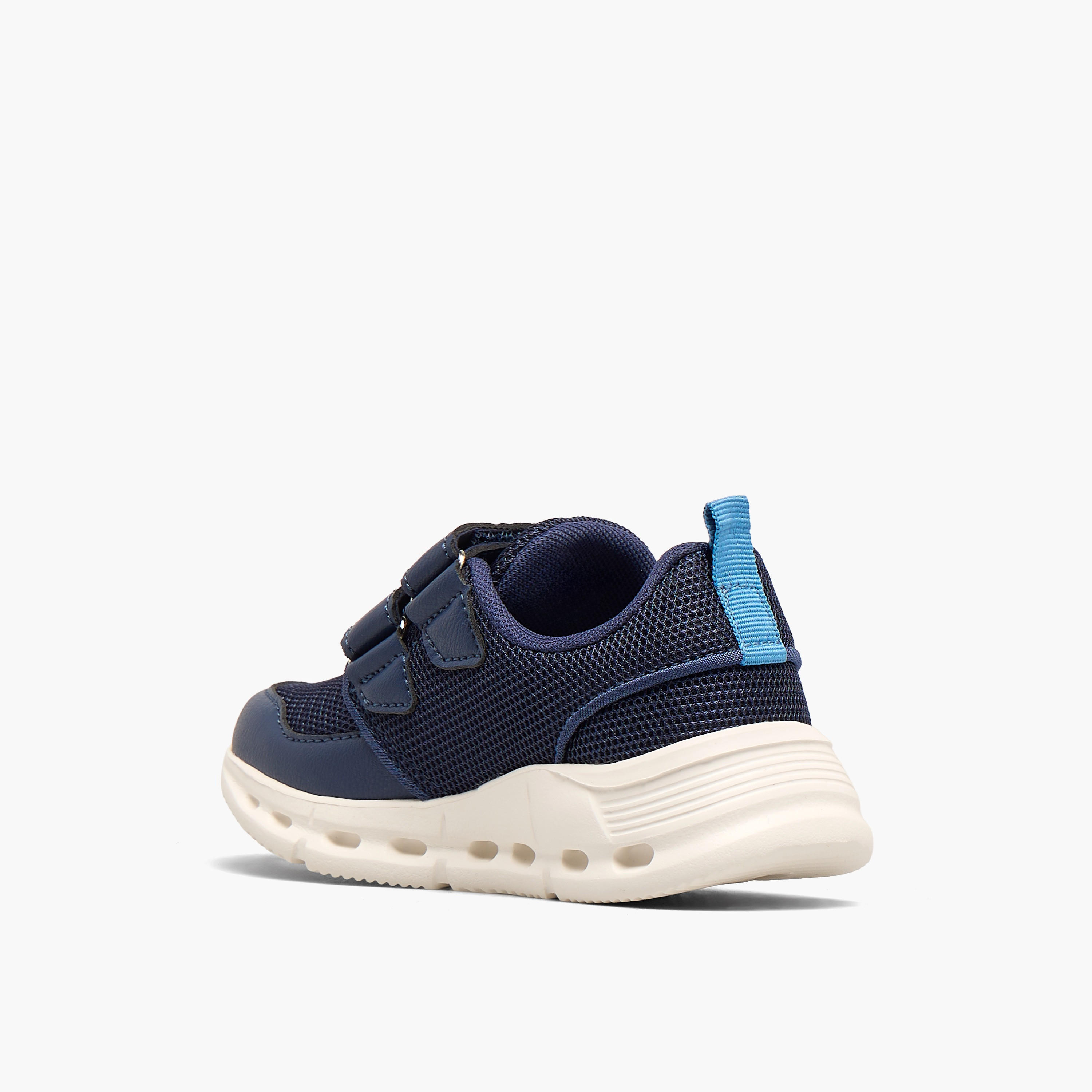 حذاء رياضي بشريط إغلاق لاصق للأولاد من داش-boys-shoes-sneakers-image-5