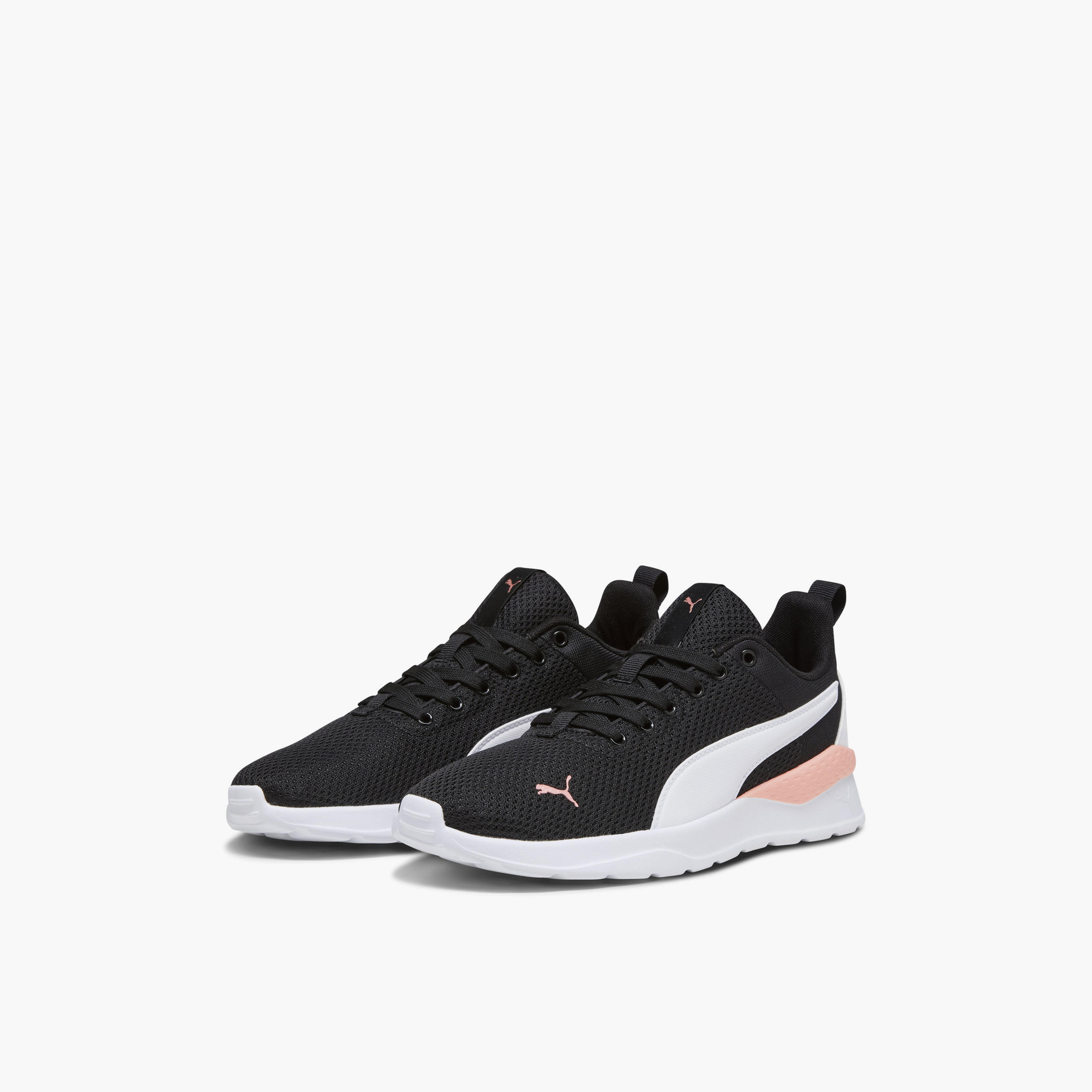 حذاء رياضي برباط إغلاق أنزارون لايت للنساء من بوما-sports-women-shoes-image-1