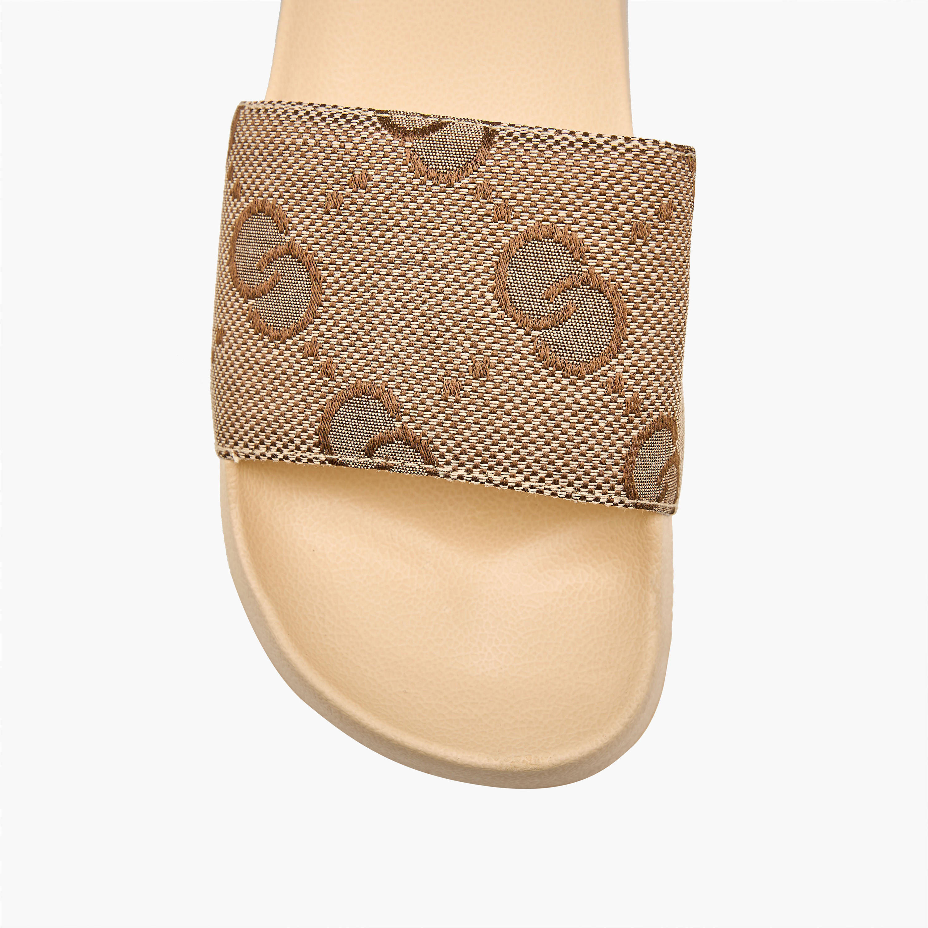 شبشب مطرّز بشعار مونوجرام للنساء من سيليست-women-shoes-flipflopsandslides-image-3
