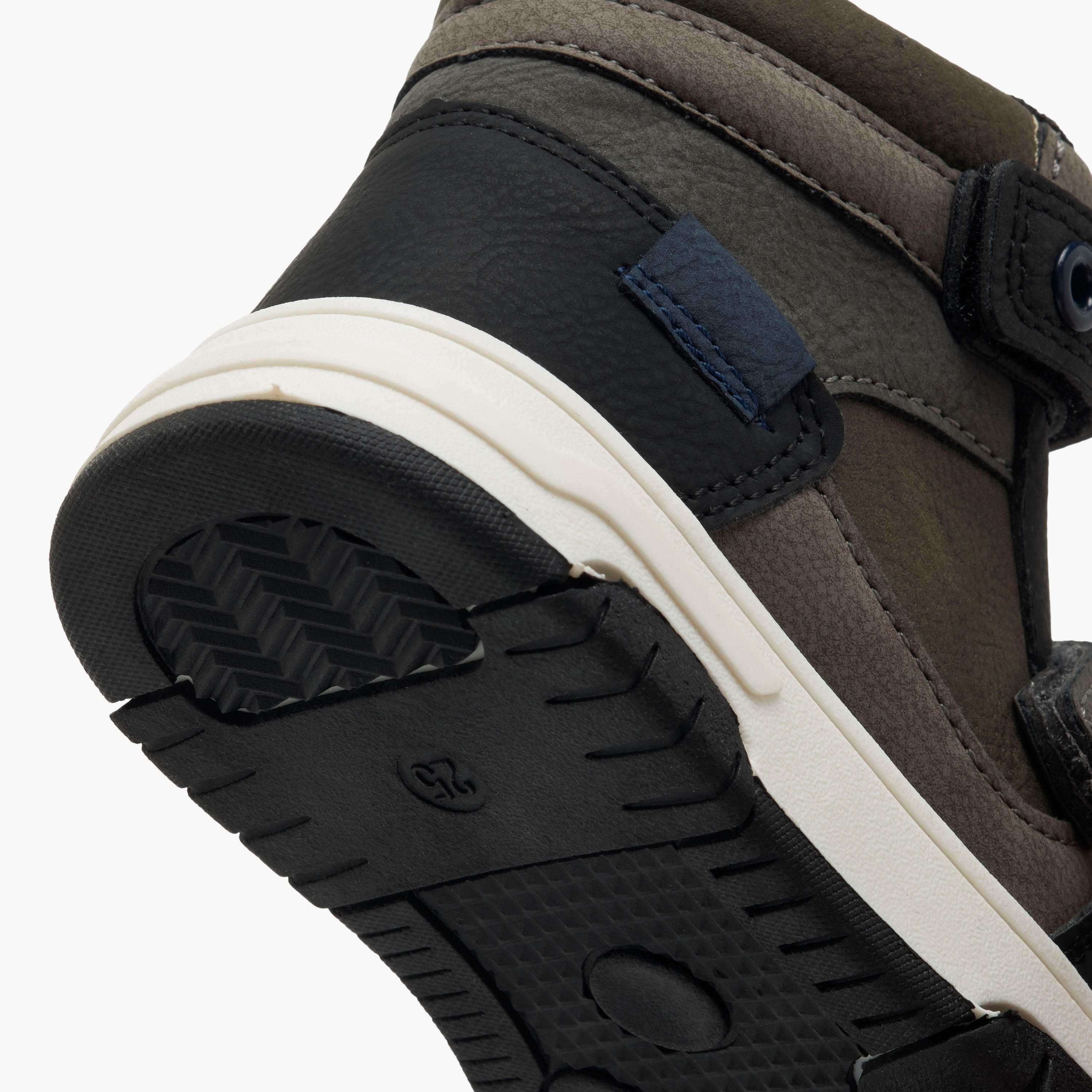 حذاء سنيكرز بقصة عالية وألواح للأولاد من إل بي إل من شو إكسبريس-boys-shoes-sneakers-image-5