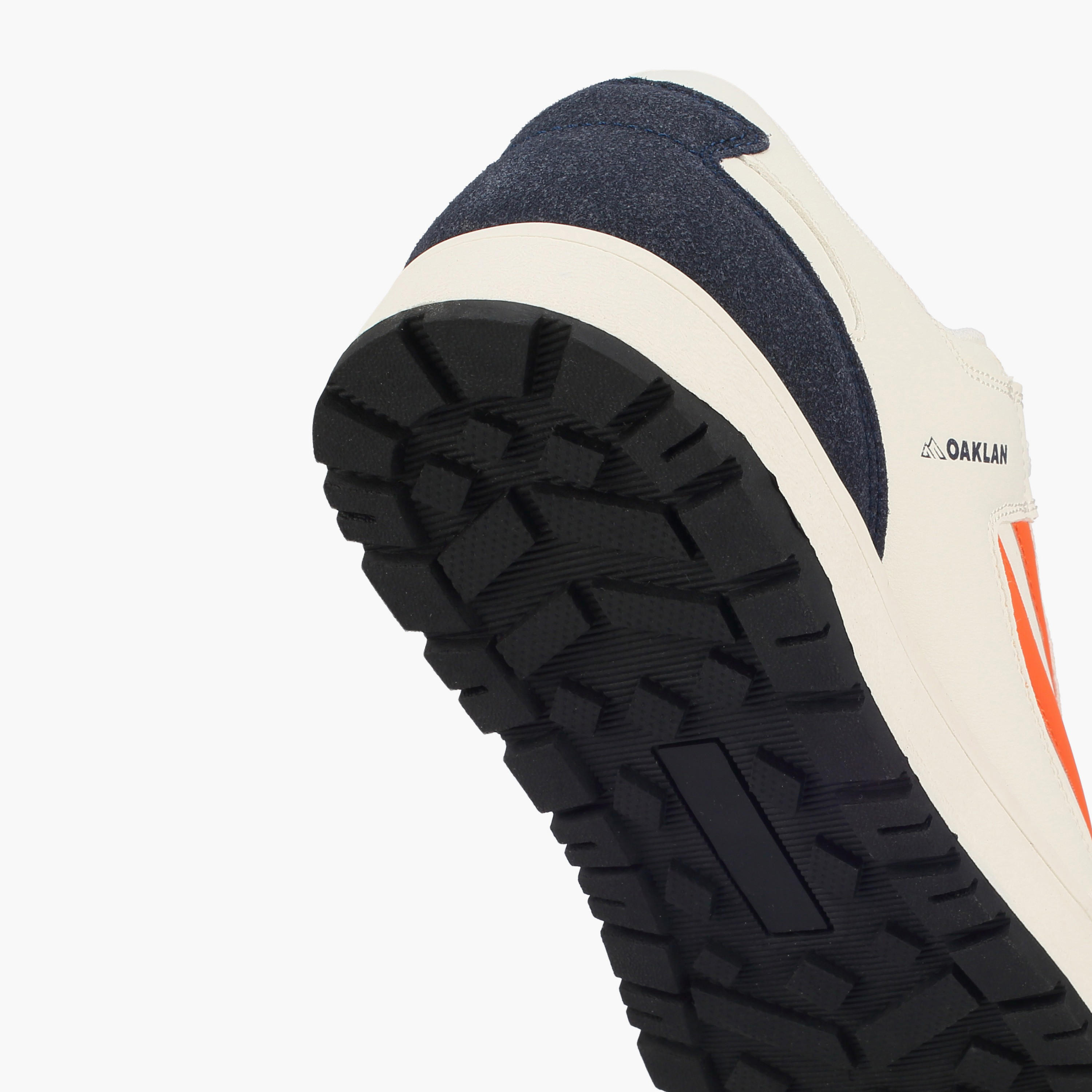 حذاء سنيكرز بطول الكاحل ورباط إغلاق للرجال من أوكلان من شو إكسبريس-men-shoes-sneakers-image-5