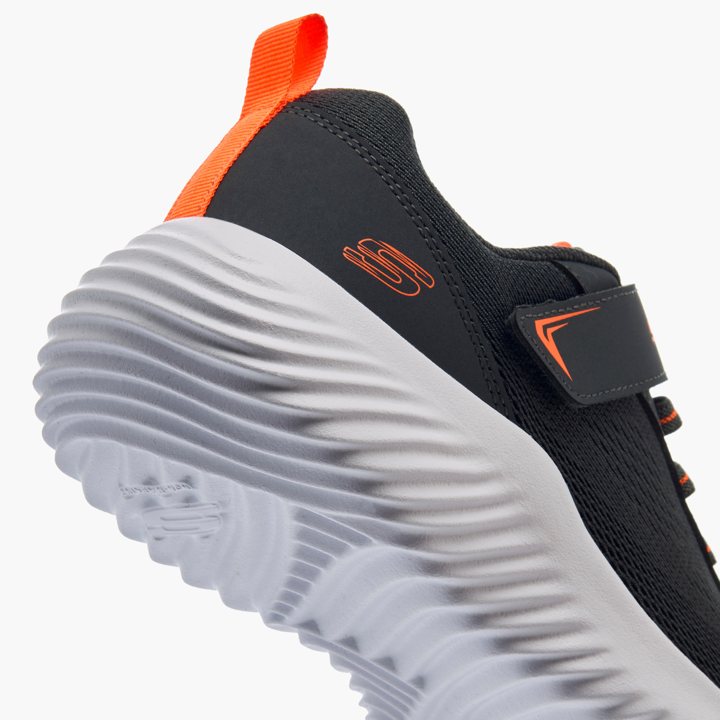 حذاء رياضي بشريط إغلاق لاصق للأولاد من سكيتشرز-boys-shoes-sports-image-5