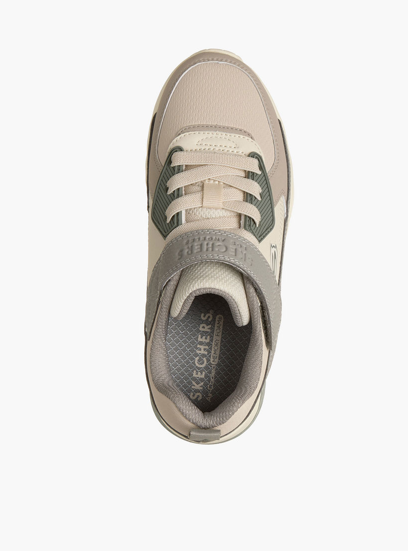 حذاء سنيكرز بشريط إغلاق لاصق للأولاد أونو لايت من سكيتشرز-sports-boys-shoes-image-2