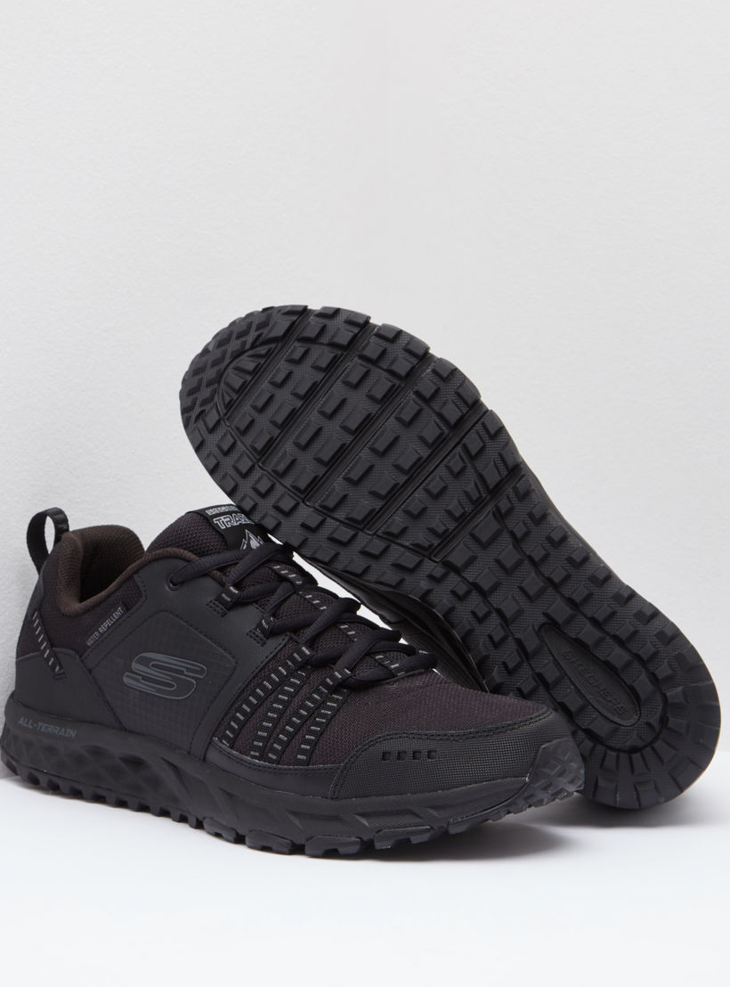 حذاء سنيكرز بارز الملمس برباط إغلاق ولسان سحب من سكيتشرز-sports-men-shoes-image-4