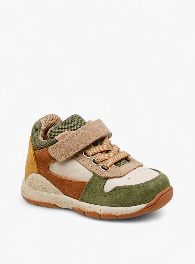 حذاء سنيكرز بشريط إغلاق لاصق من بيرفيت-baby-boys-shoes-closedshoes-image-2