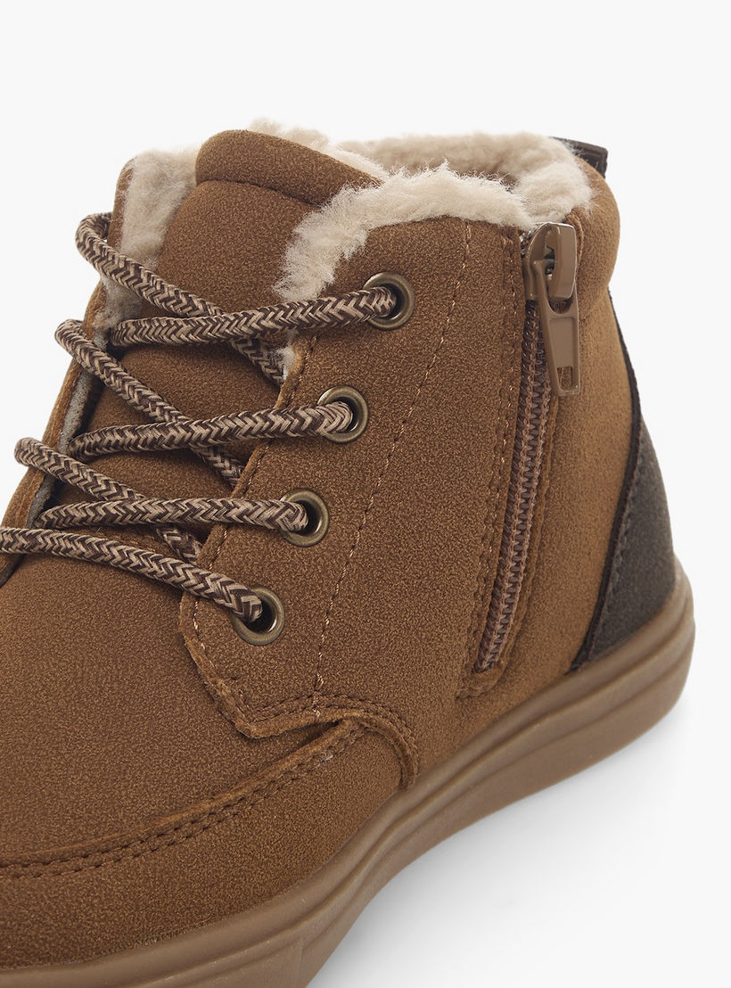 بوت طول الكاحل برباط إغلاق وفرو صناعي للأولاد من جونيورز-boys-shoes-boots-image-4