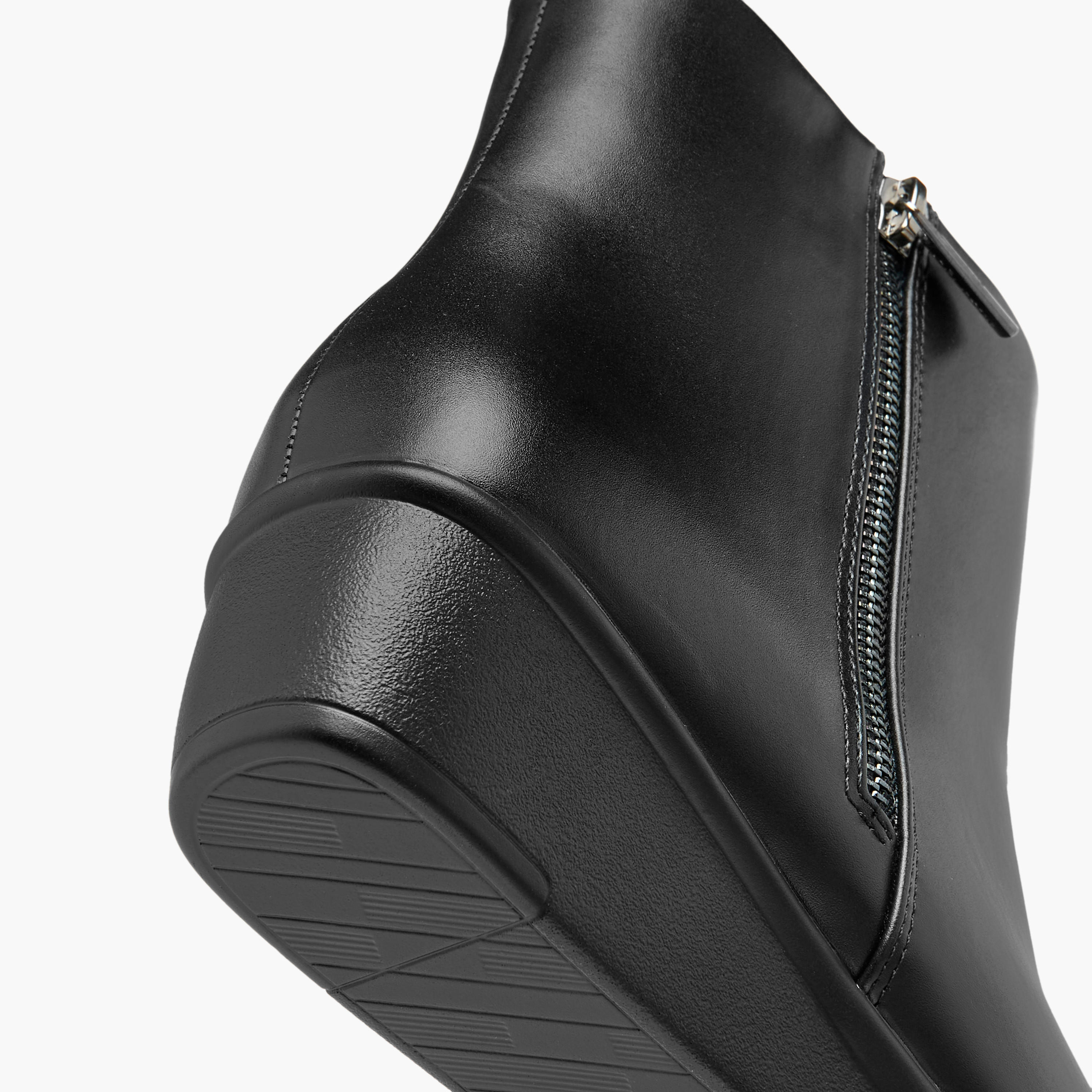 بوت كاحل سادة بكعب ويدج وسحاب إغلاق للنساء من سيليست-women-shoes-boots-image-5