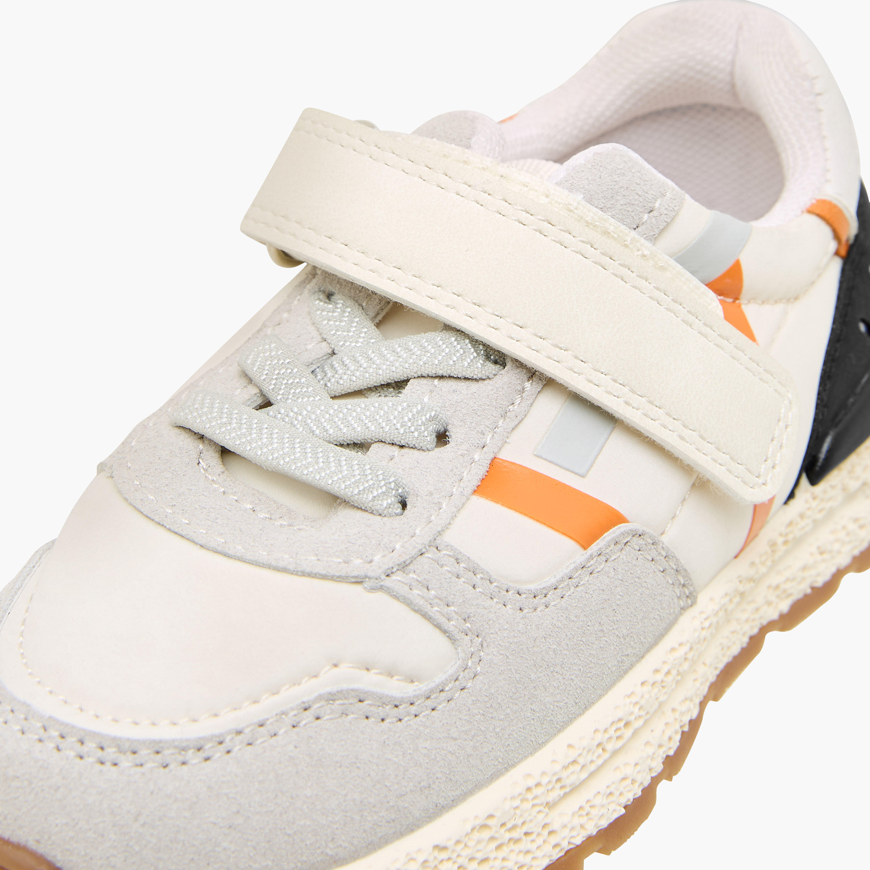 حذاء سنيكرز بشريط إغلاق لاصق للأولاد من جونيورز-boys-shoes-sneakers-image-4