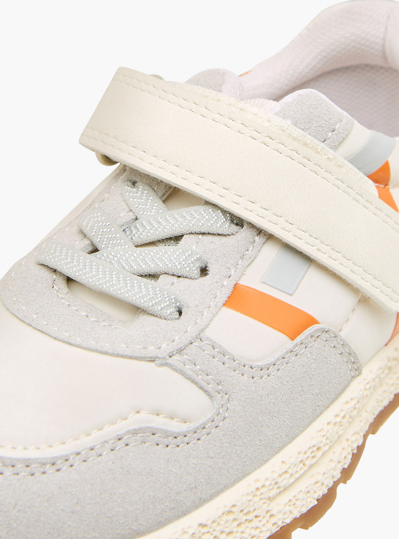 حذاء سنيكرز بشريط إغلاق لاصق للأولاد من جونيورز-boys-shoes-sneakers-image-4