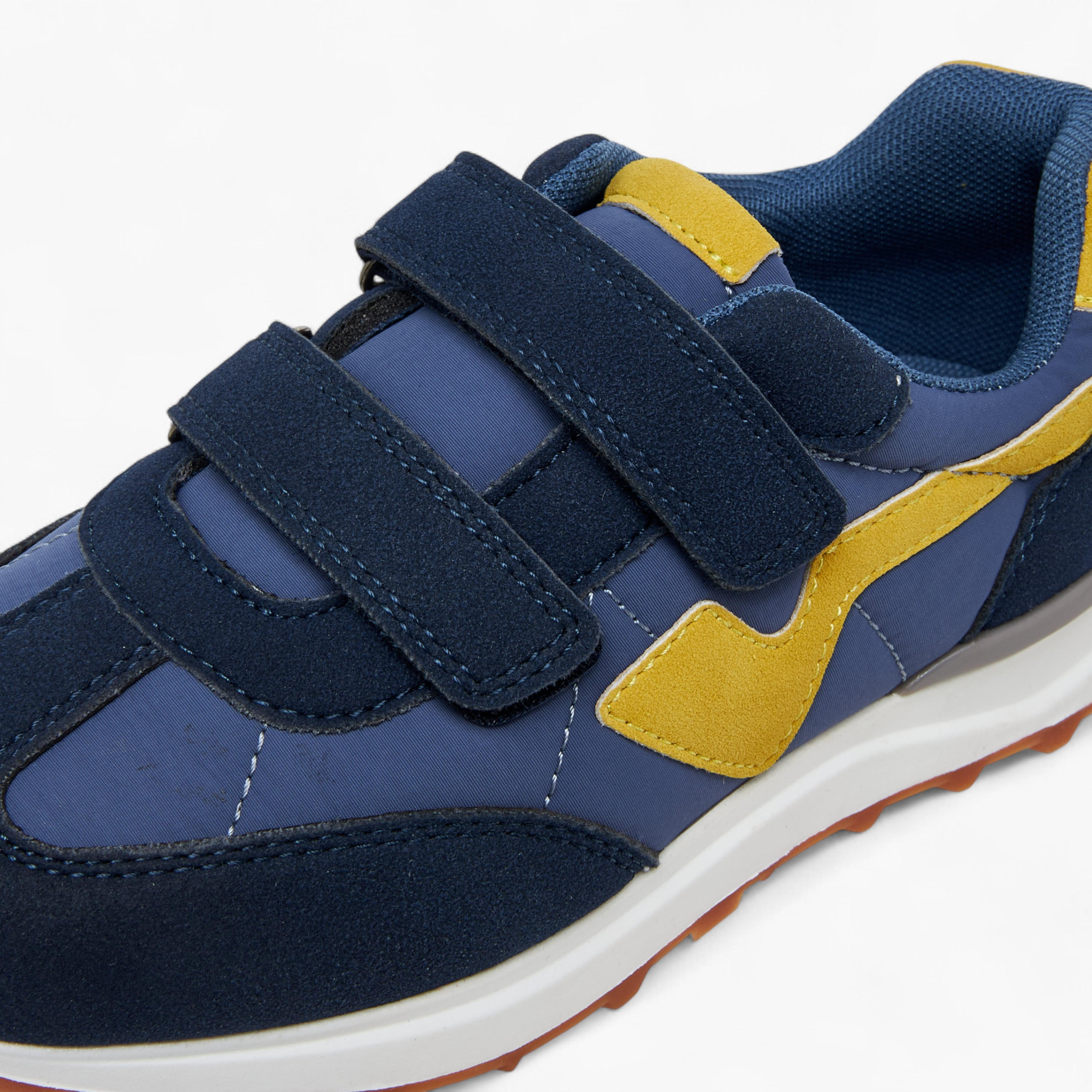 حذاء سنيكرز بشريط إغلاق لاصق للأولاد من جونيورز-boys-shoes-sneakers-image-4
