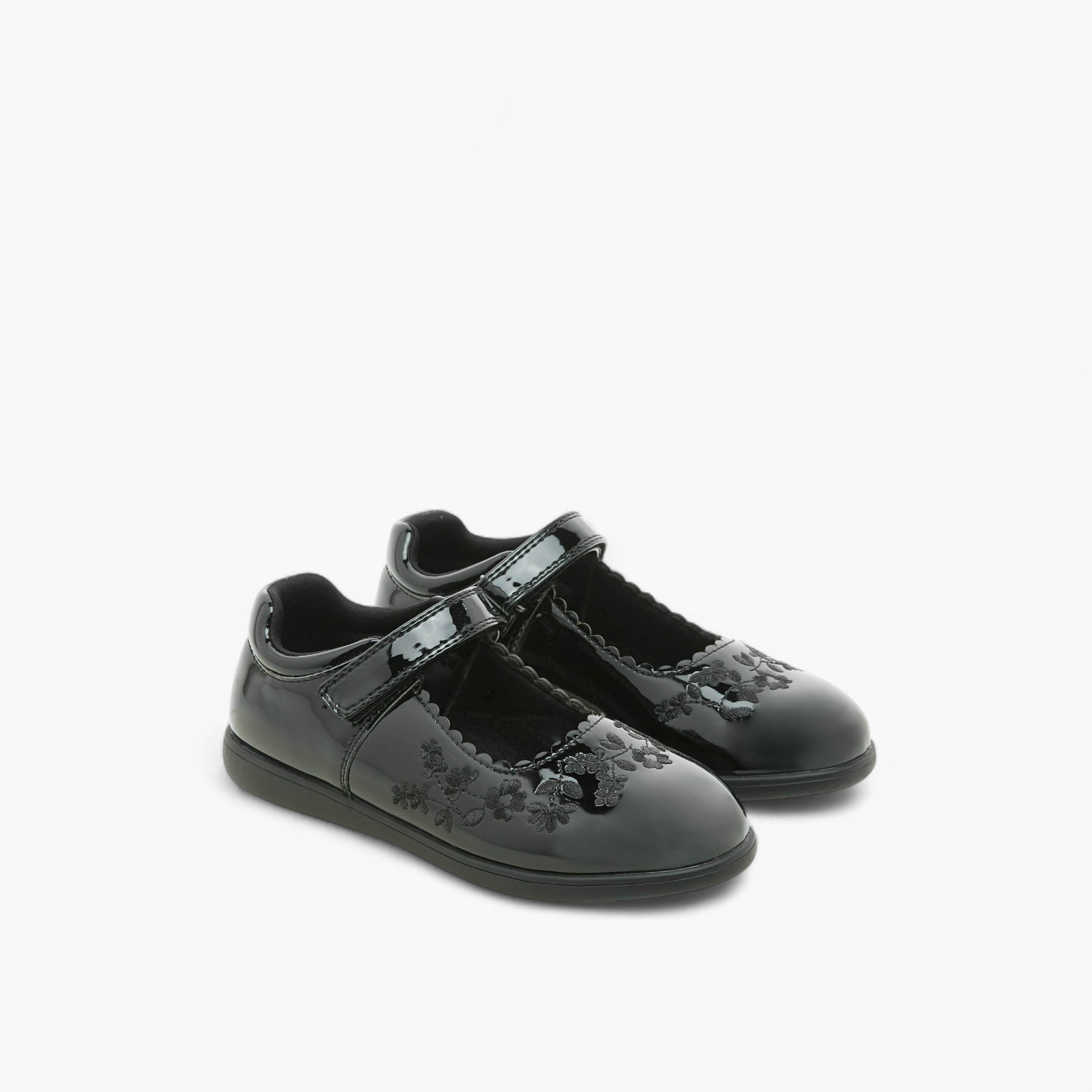 حذاء مدرسي بتطريز أزهار وشريط إغلاق من جونيورز-girls-shoes-schoolshoes-image-1