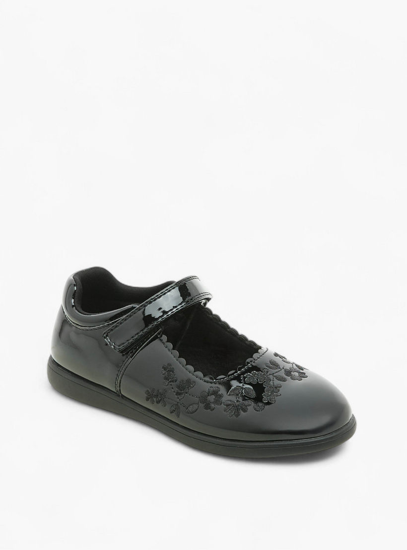 حذاء مدرسي بتطريز أزهار وشريط إغلاق من جونيورز-girls-shoes-schoolshoes-image-2