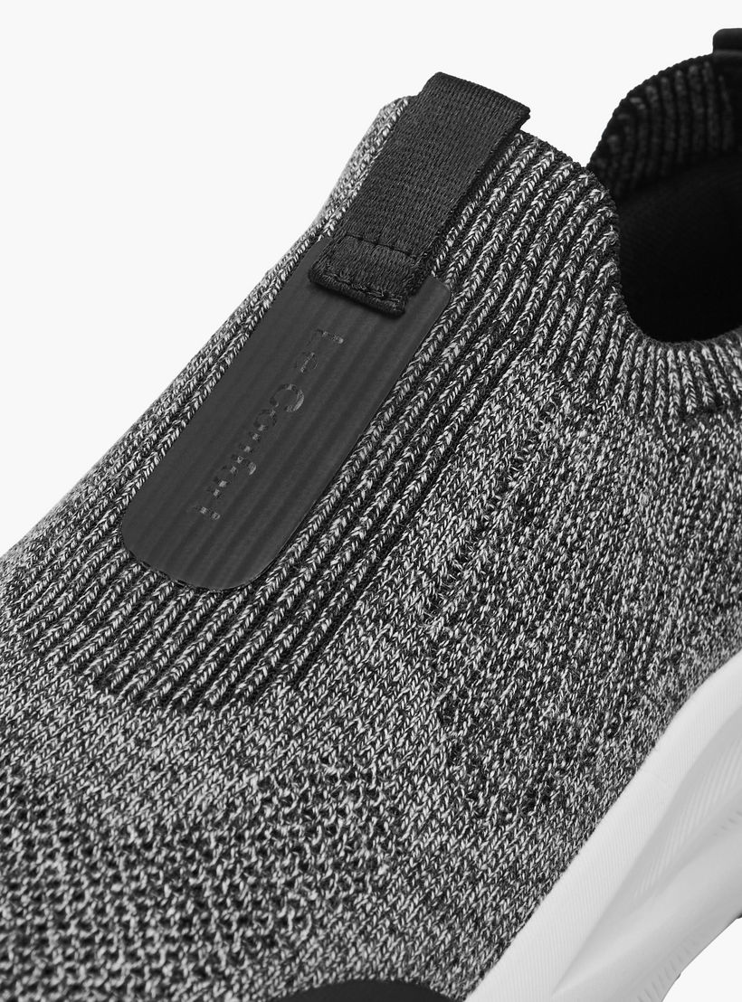 حذاء سنيكرز مريح سهل الارتداء بتفاصيل الشعار من لو كونفورت-men-shoes-sneakers-image-4