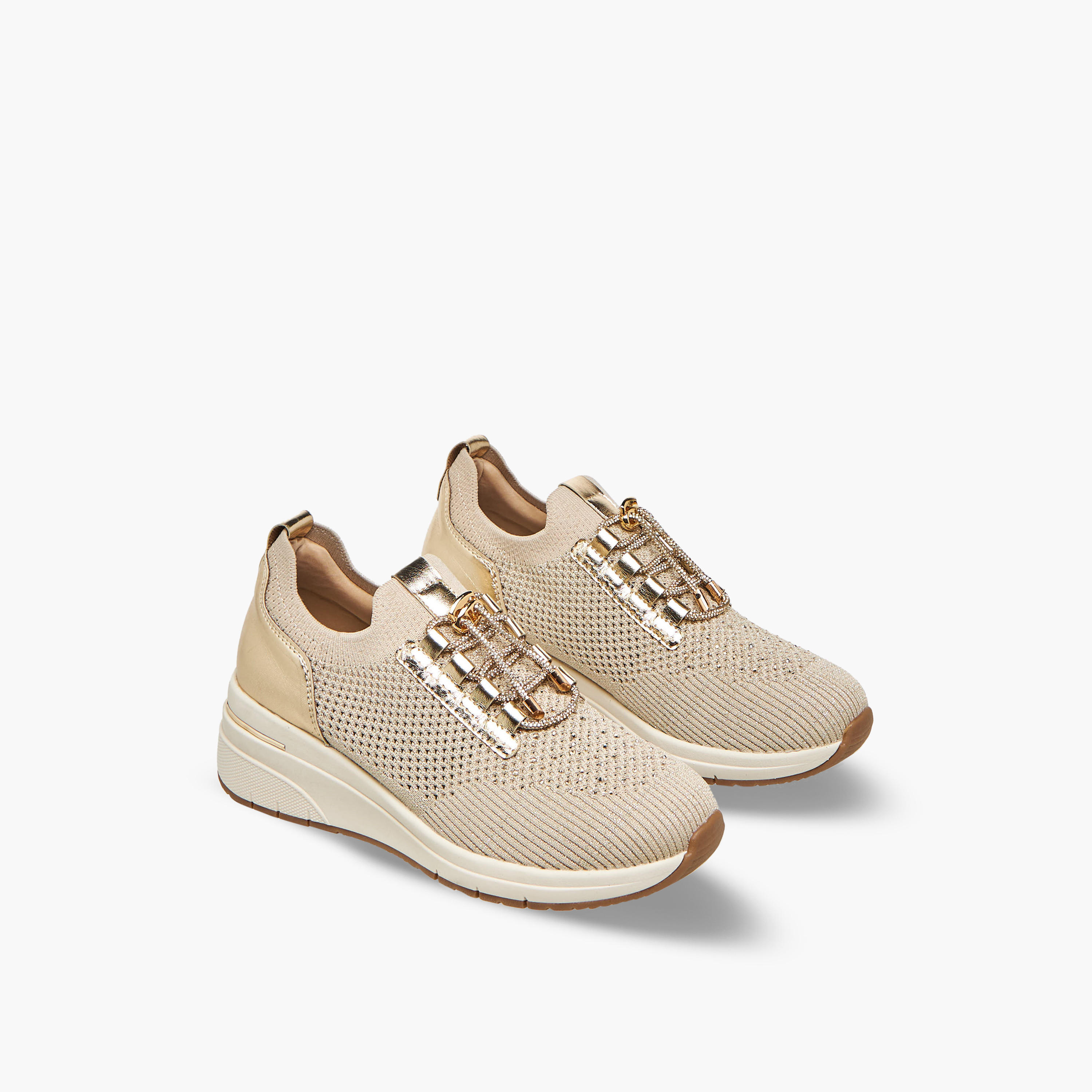حذاء سنيكرز مزين سهل الارتداء للنساء من لو كونفورت-women-shoes-sneakers-image-1