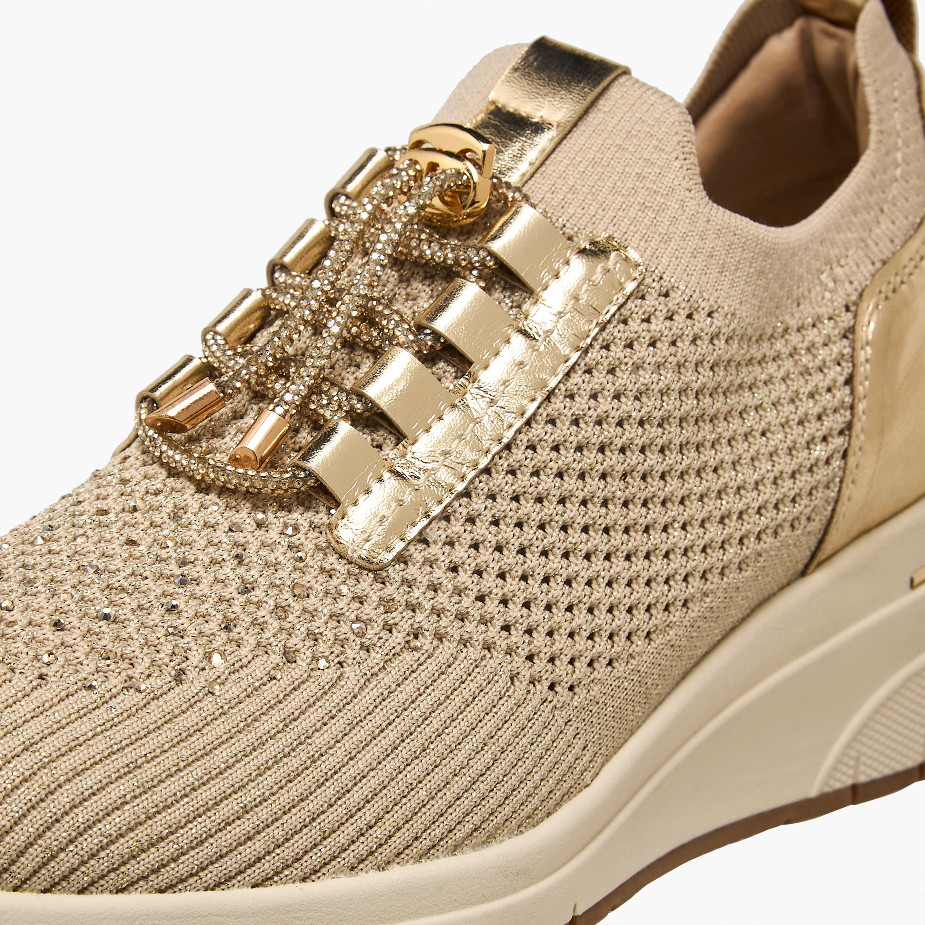 حذاء سنيكرز مزين سهل الارتداء للنساء من لو كونفورت-women-shoes-sneakers-image-4