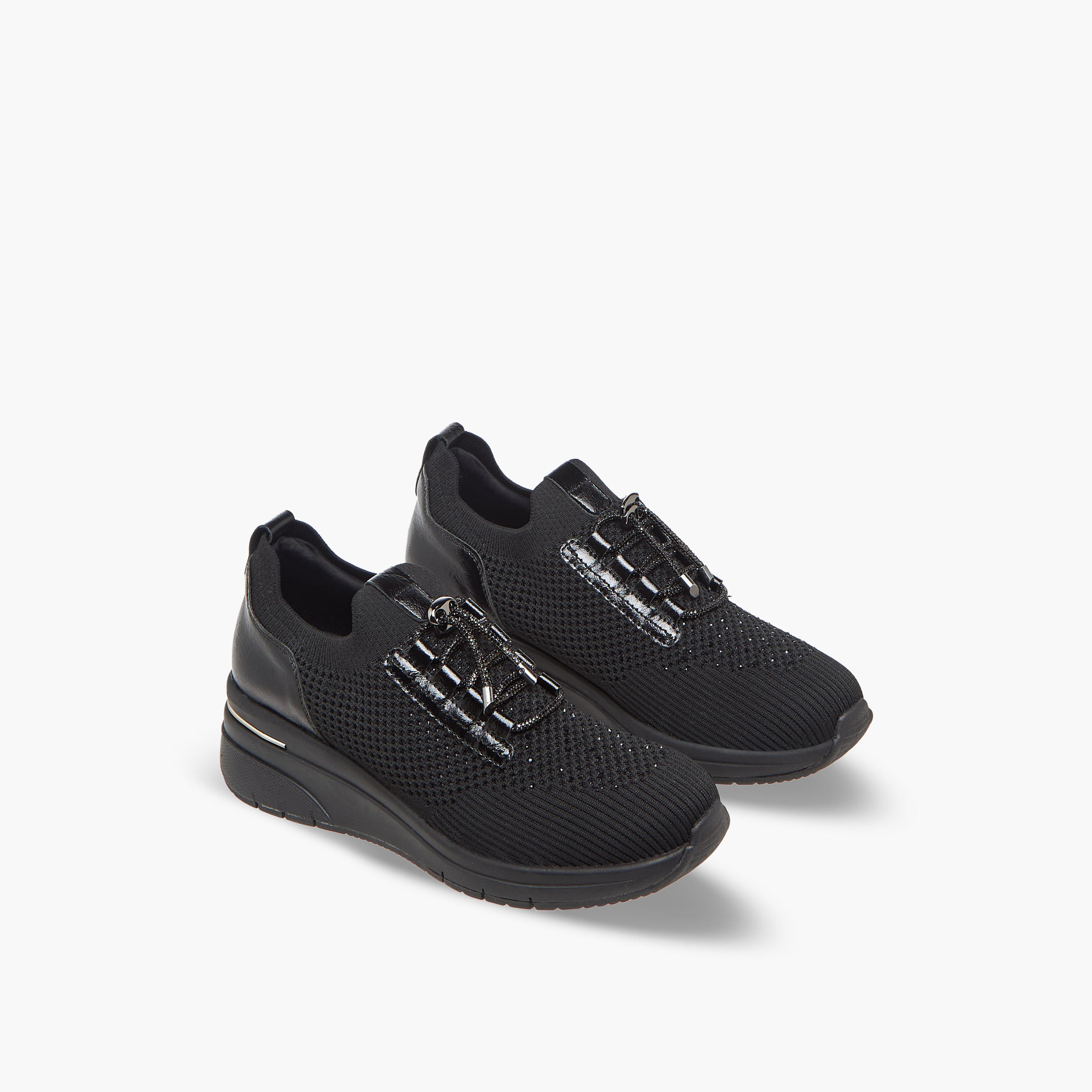 حذاء سنيكرز مزين سهل الارتداء للنساء من لو كونفورت-women-shoes-sneakers-image-1