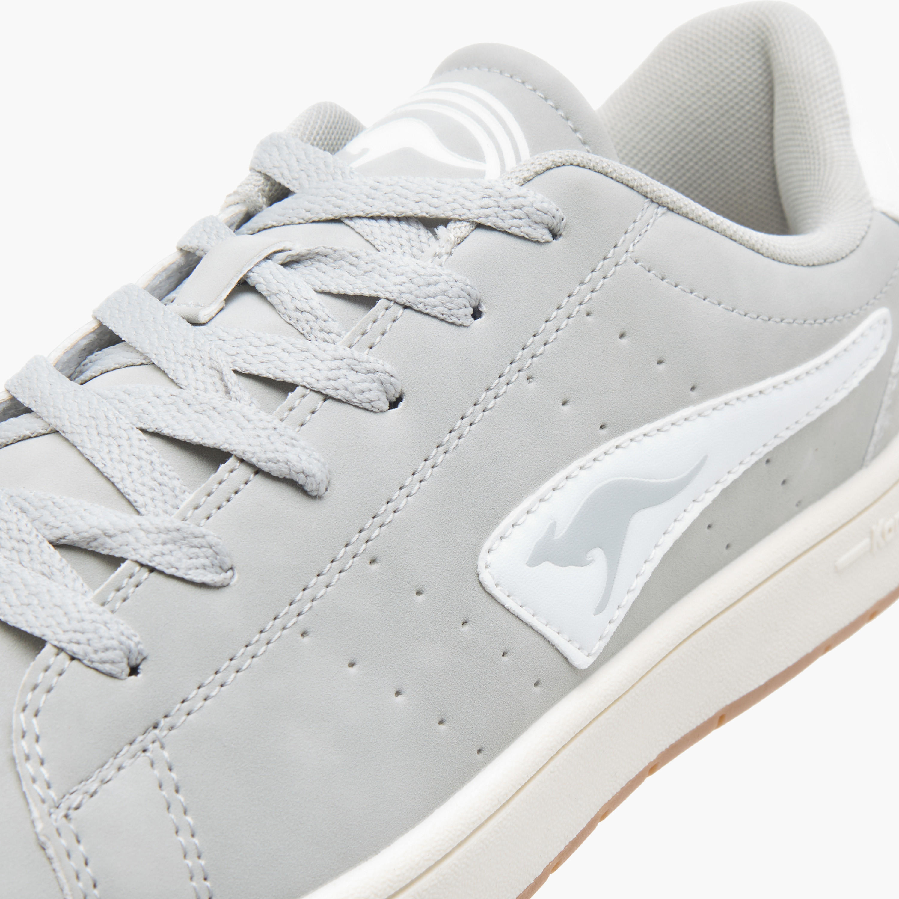 حذاء سنيكرز برباط وتفاصيل شعار للنساء من كانجاروس-women-shoes-sneakers-image-4