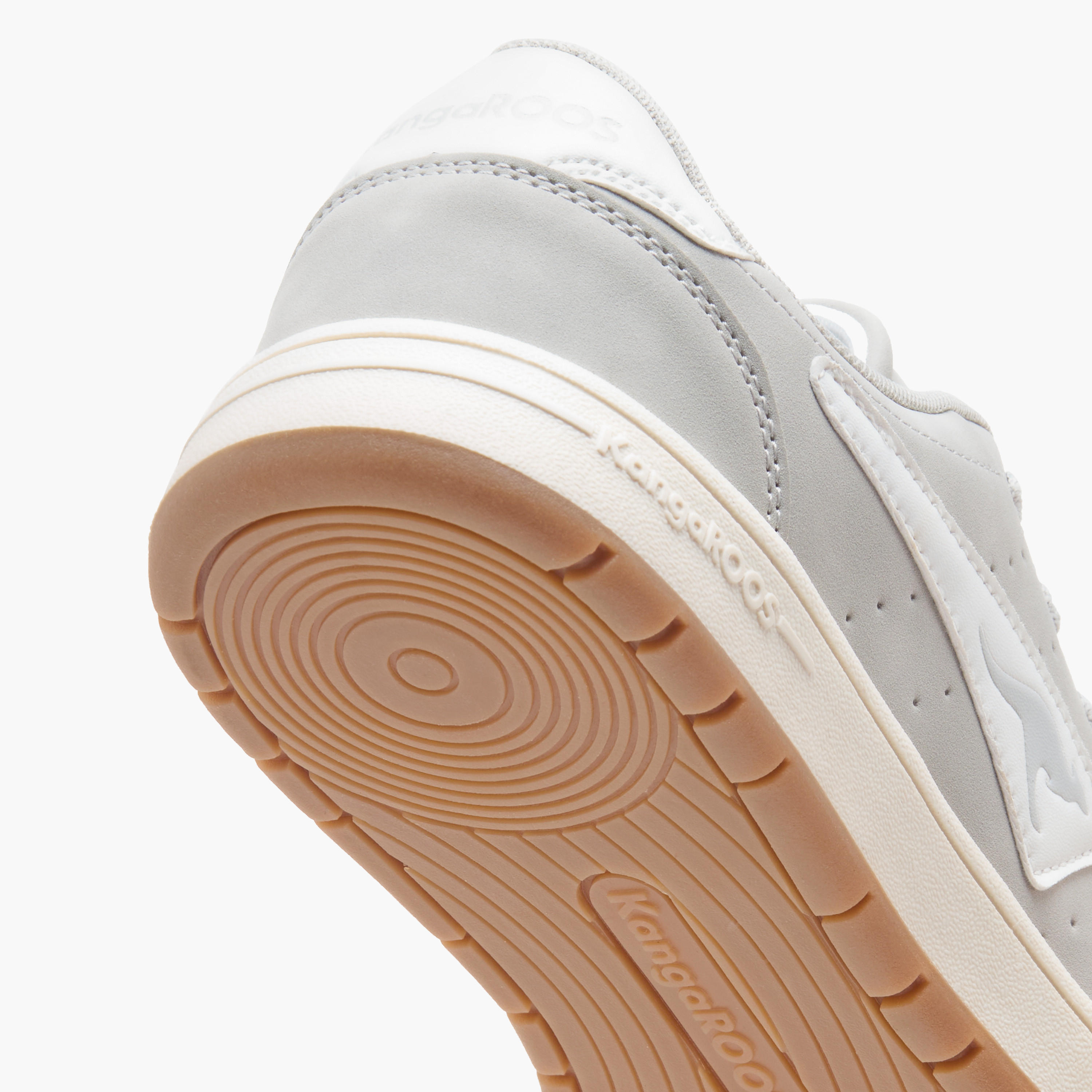 حذاء سنيكرز برباط وتفاصيل شعار للنساء من كانجاروس-women-shoes-sneakers-image-5