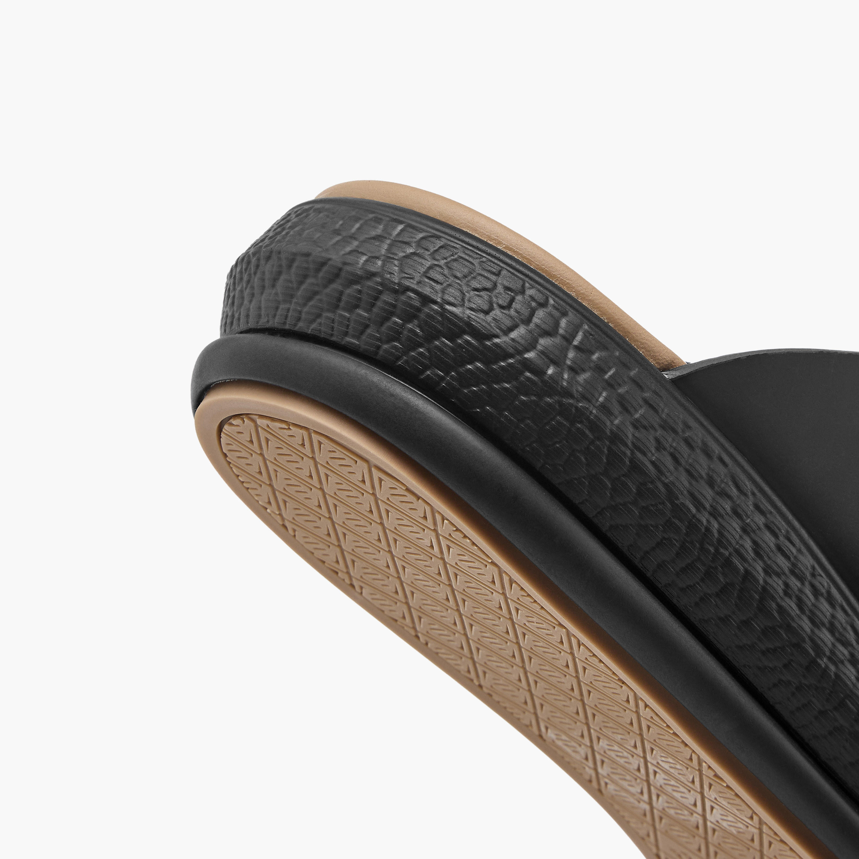 صندل سهل الارتداء مفرغ من أل بي أل من شو إكسبريس-men-shoes-sandals-image-6