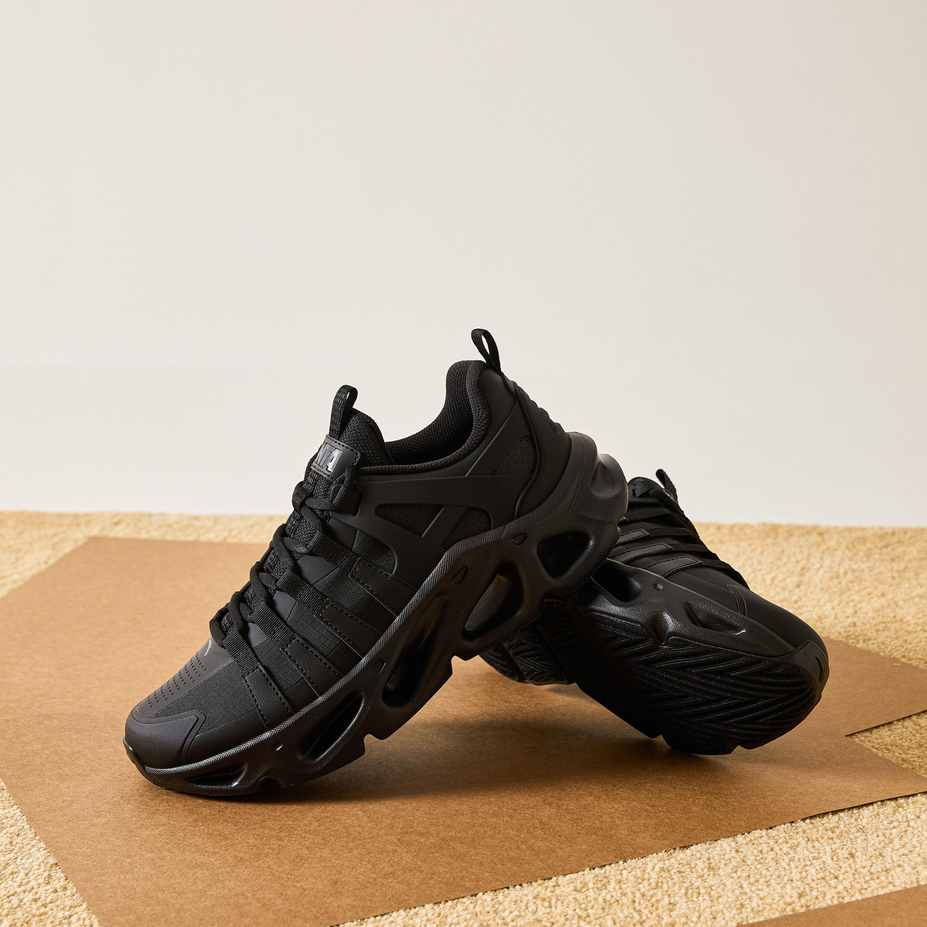 حذاء سنيكرز طول الكاحل برباط إغلاق للرجال من أنتا - ستريت رونر-sports-men-shoes-image-2