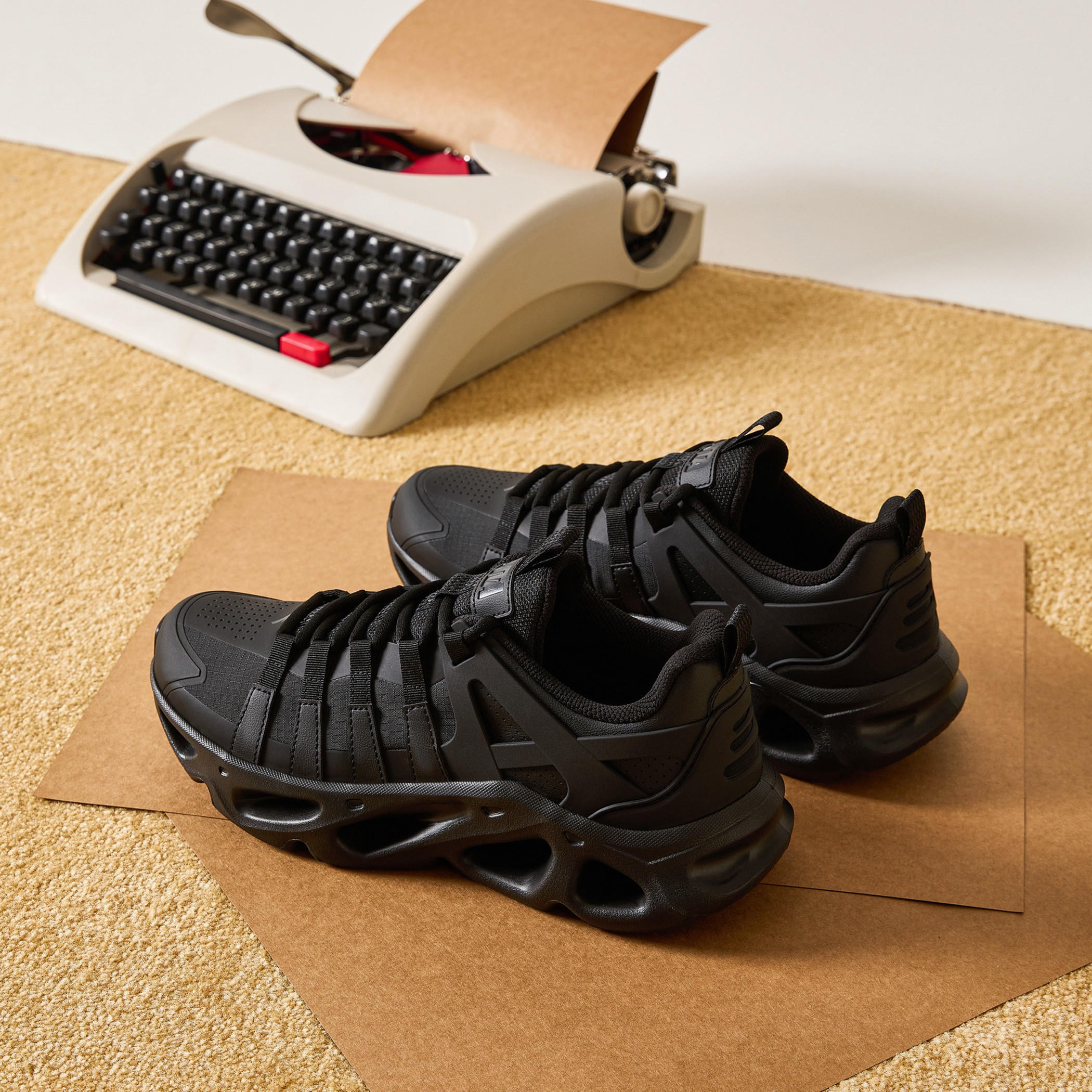 حذاء سنيكرز طول الكاحل برباط إغلاق للرجال من أنتا - ستريت رونر-sports-men-shoes-image-4