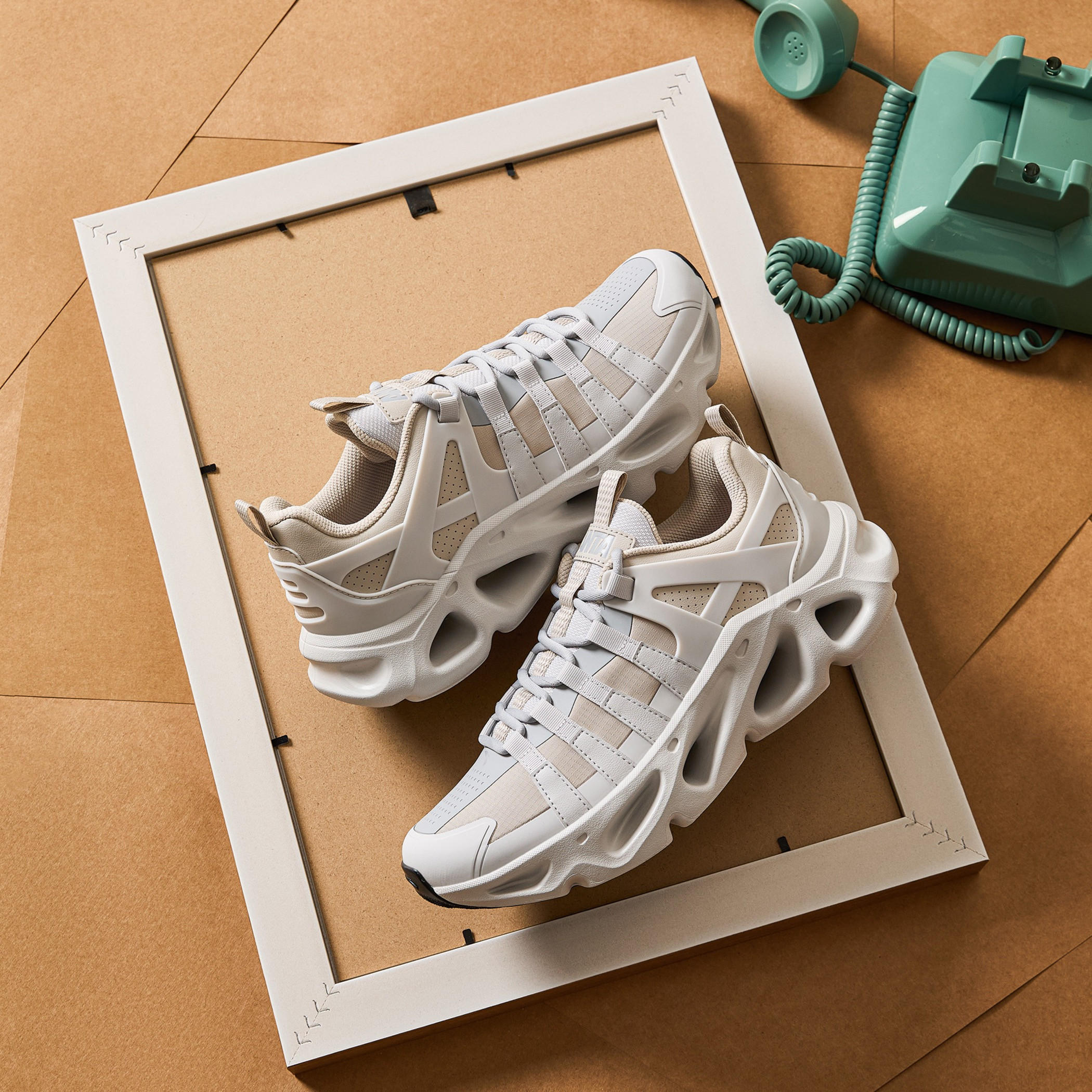 حذاء سنيكرز طول الكاحل برباط إغلاق للرجال من أنتا - ستريت رونر-sports-men-shoes-image-2