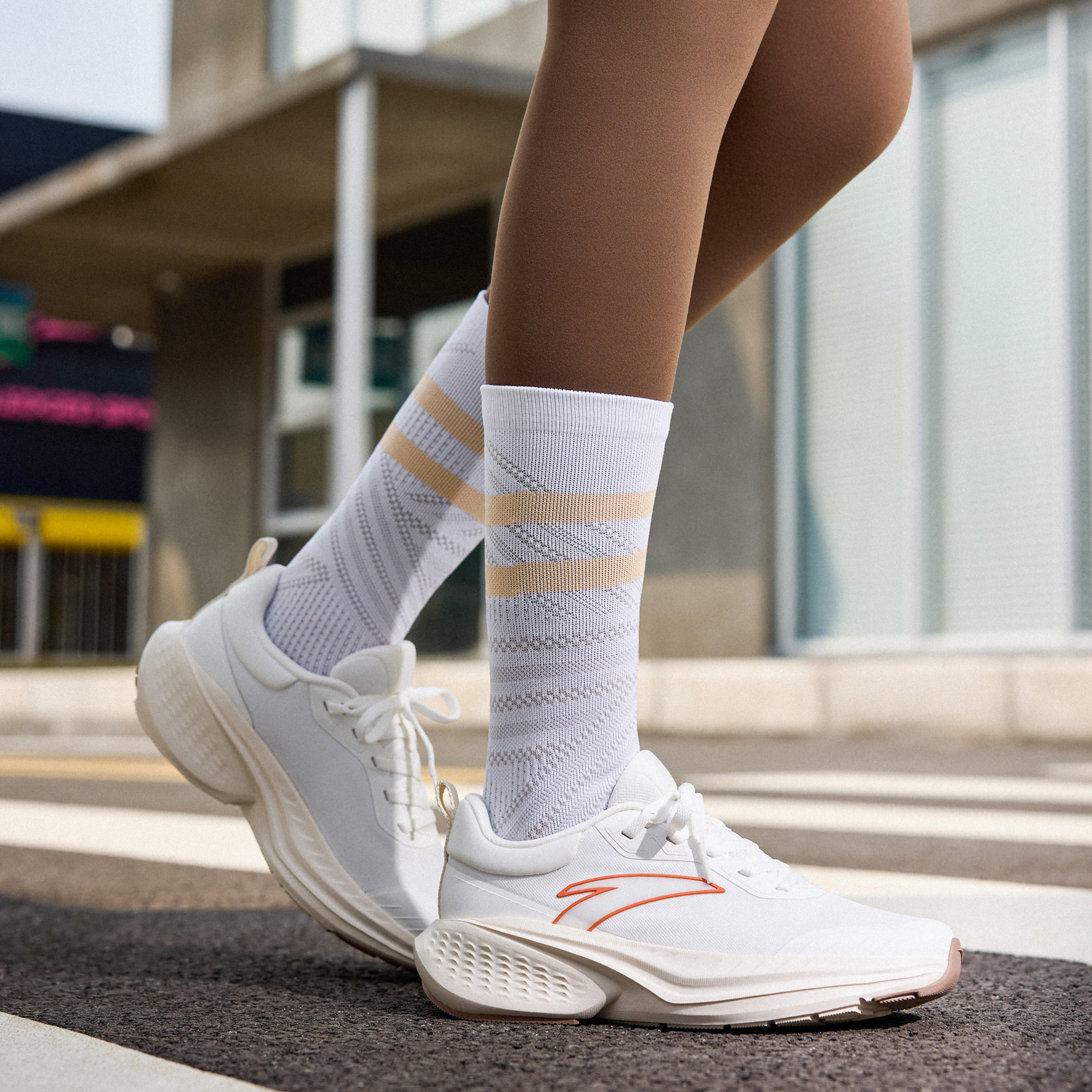 حذاء سنيكرز طول الكاحل برباط إغلاق للنساء من أنتا - ستار كلاود-sports-women-shoes-image-2