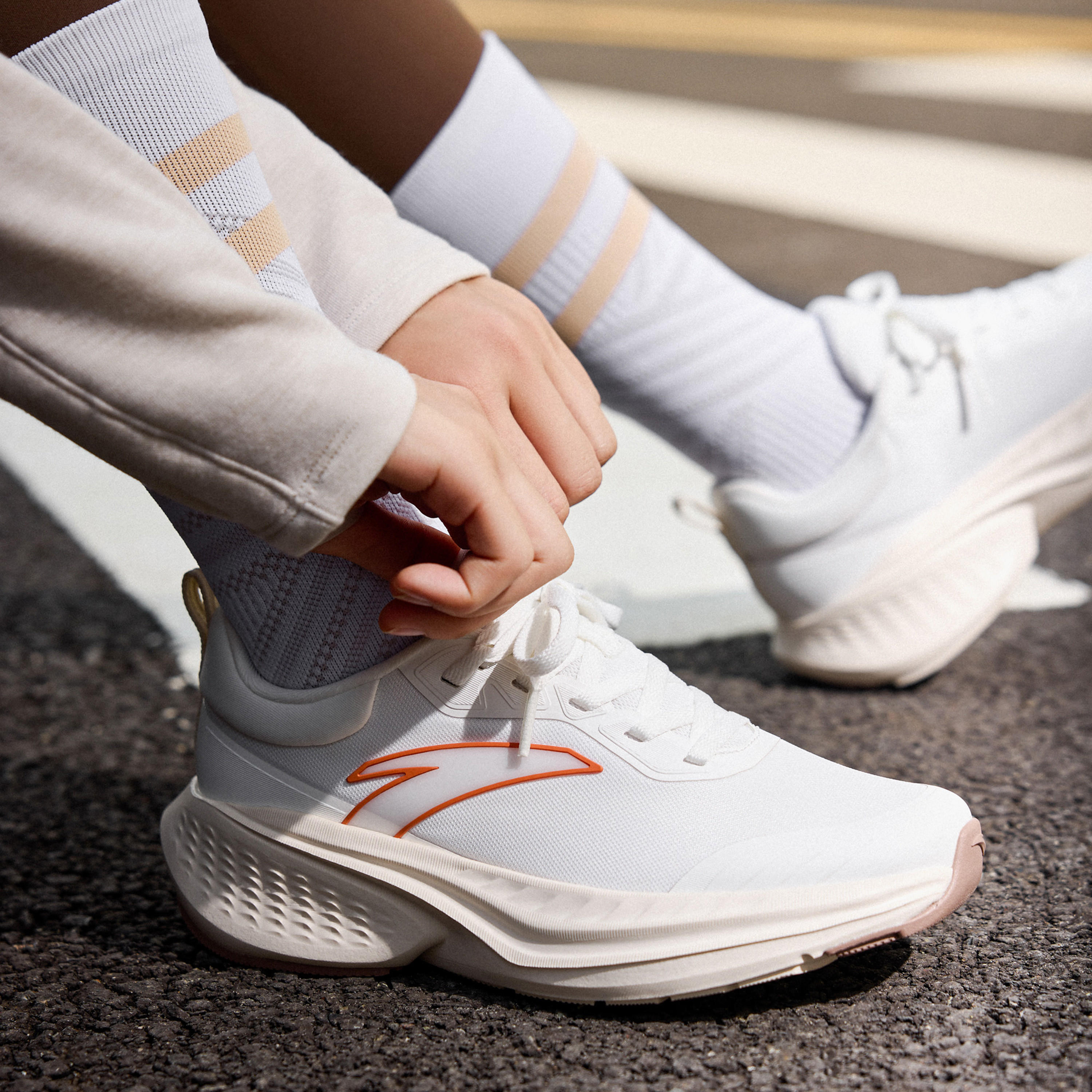 حذاء سنيكرز طول الكاحل برباط إغلاق للنساء من أنتا - ستار كلاود-sports-women-shoes-image-5