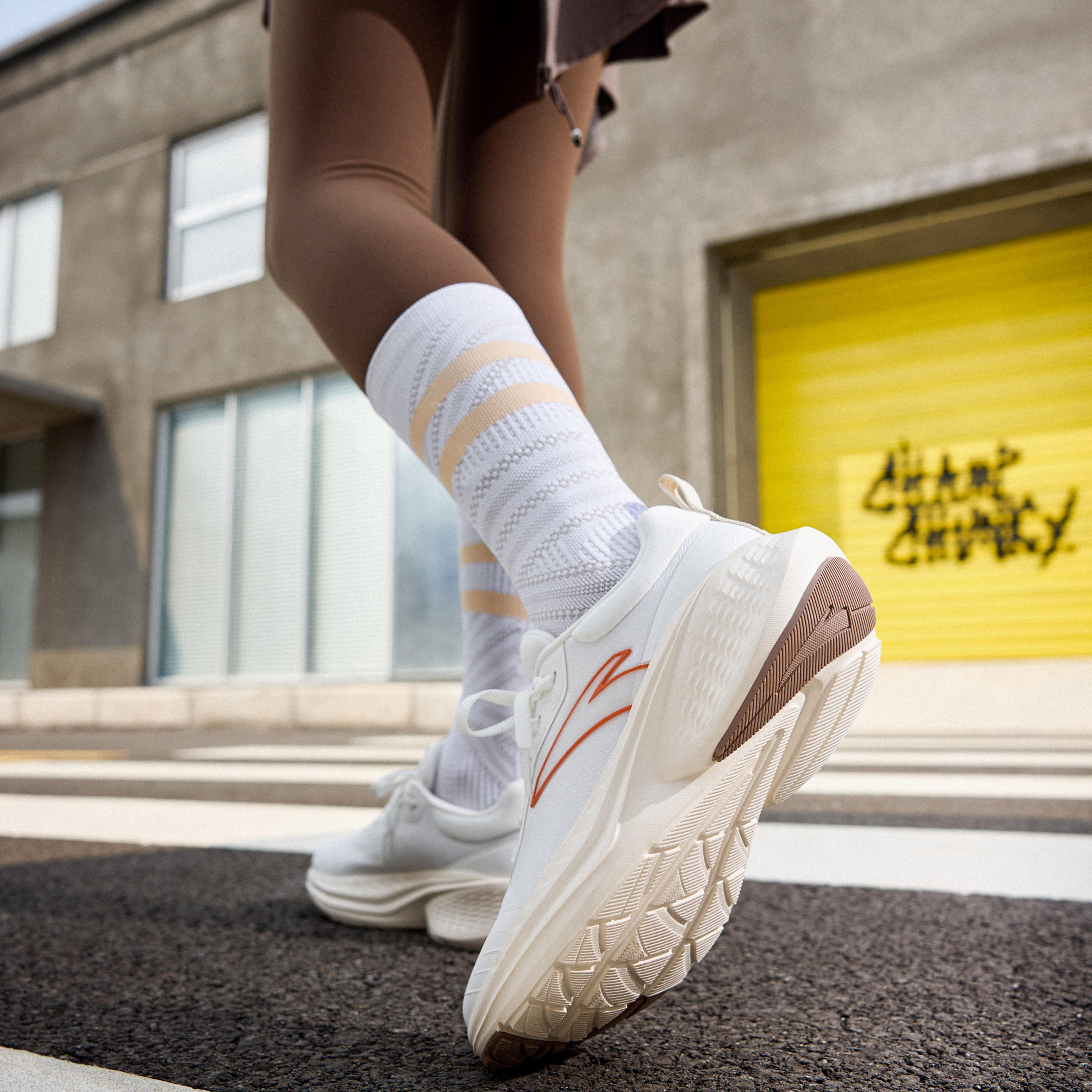 حذاء سنيكرز طول الكاحل برباط إغلاق للنساء من أنتا - ستار كلاود-sports-women-shoes-image-7