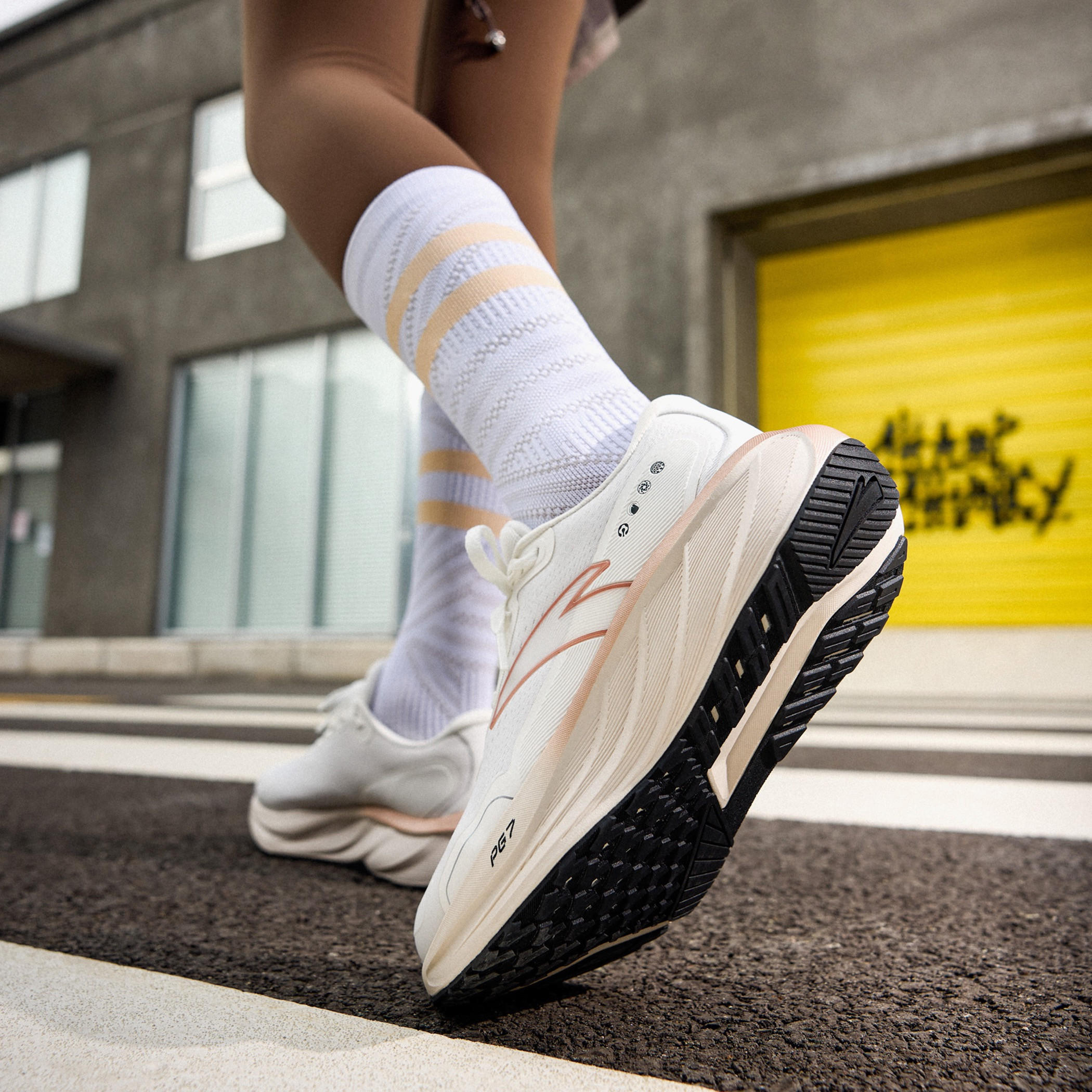 حذاء مشي برباط إغلاق للنساء من أنتا - جورني ووكر - بي جي7 - 2.5-sports-women-shoes-image-4