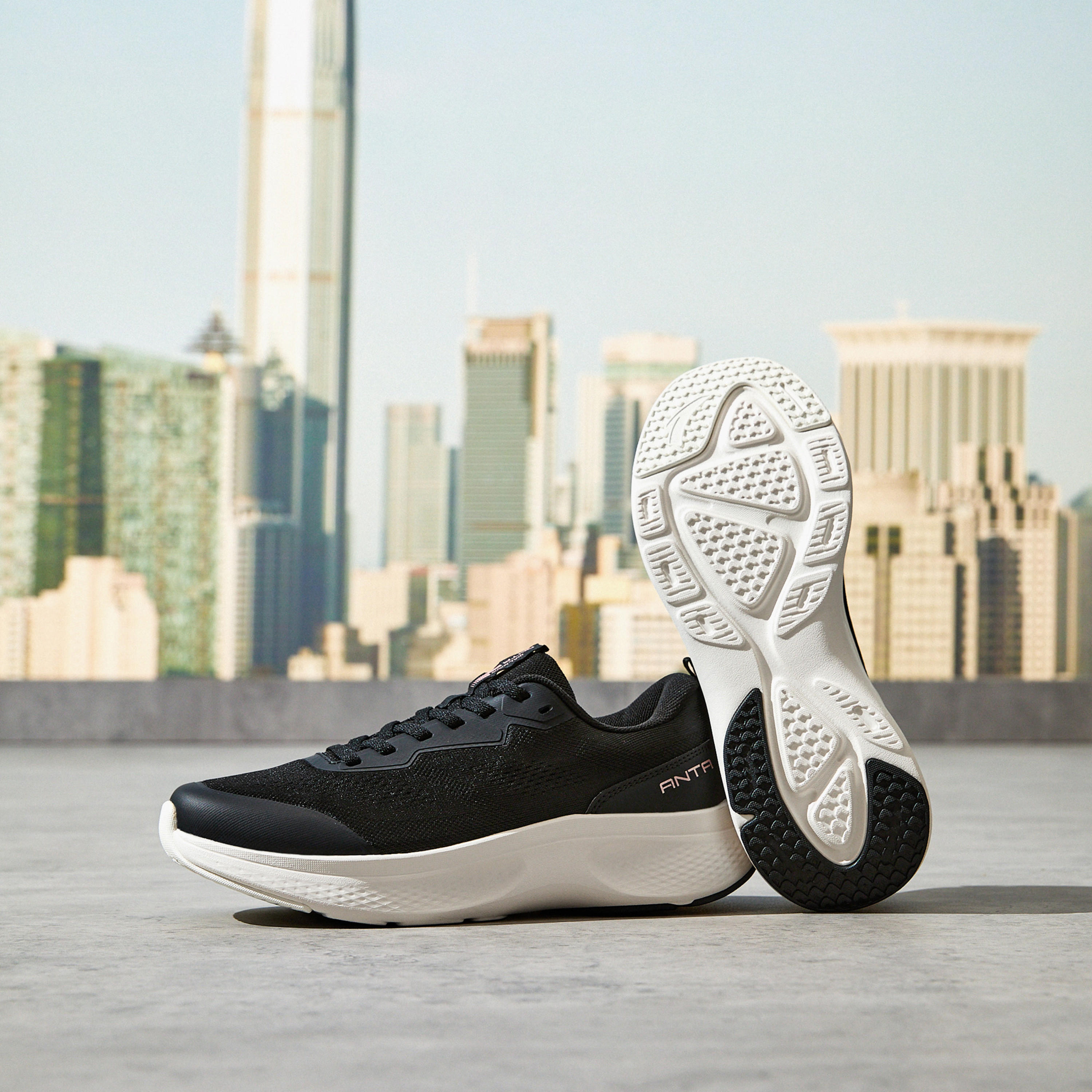حذاء سنيكرز طول الكاحل برباط إغلاق للنساء من أنتا - إي بافر لايت-sports-women-shoes-image-4