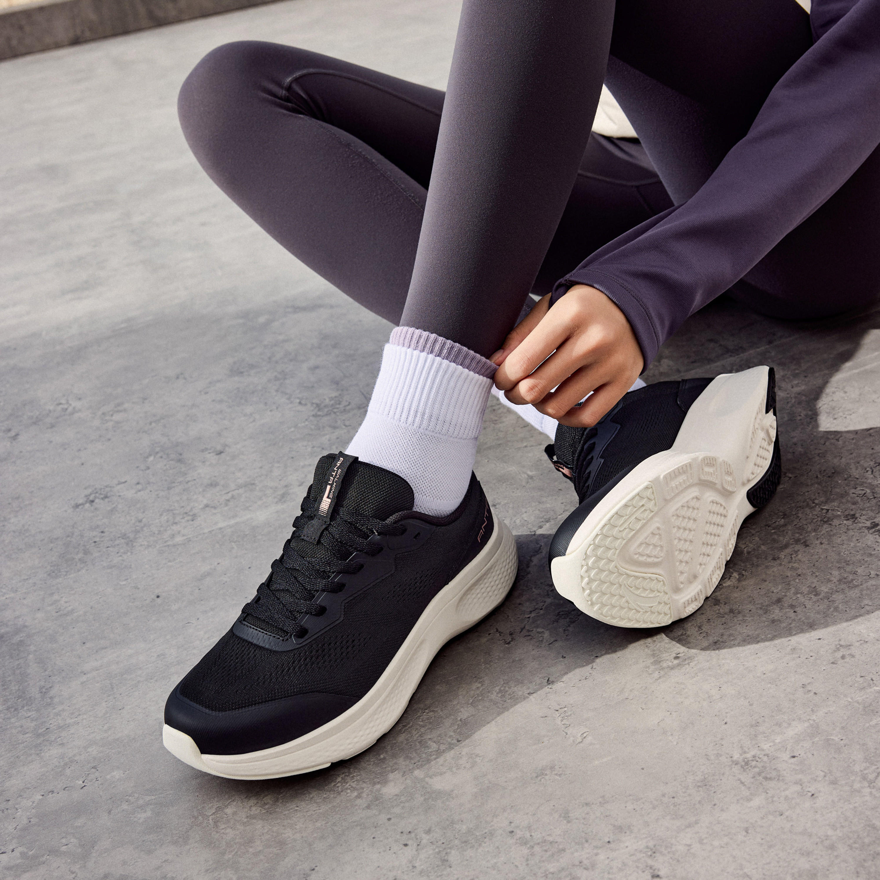 حذاء سنيكرز طول الكاحل برباط إغلاق للنساء من أنتا - إي بافر لايت-sports-women-shoes-image-6