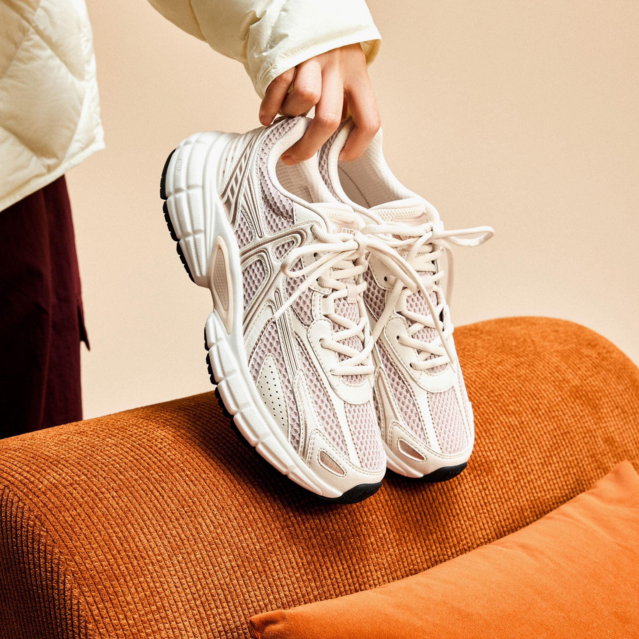 حذاء سنيكرز طول الكاحل برباط إغلاق للنساء من أنتا - ألفاداون-sports-women-shoes-image-2