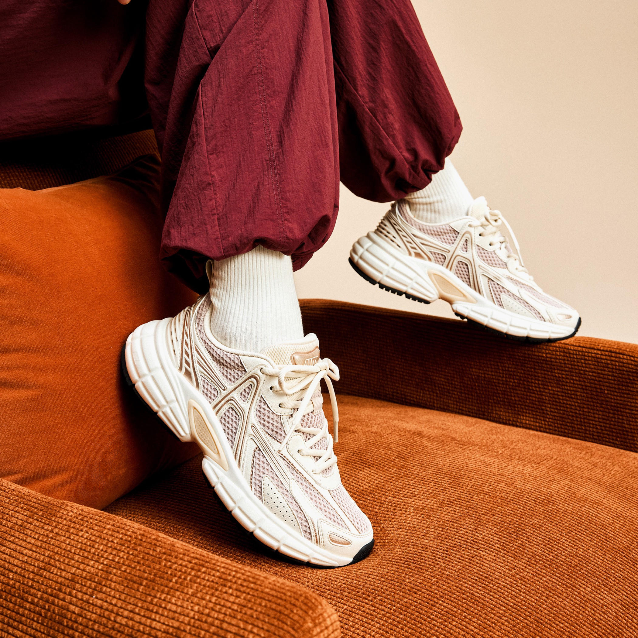 حذاء سنيكرز طول الكاحل برباط إغلاق للنساء من أنتا - ألفاداون-sports-women-shoes-image-4