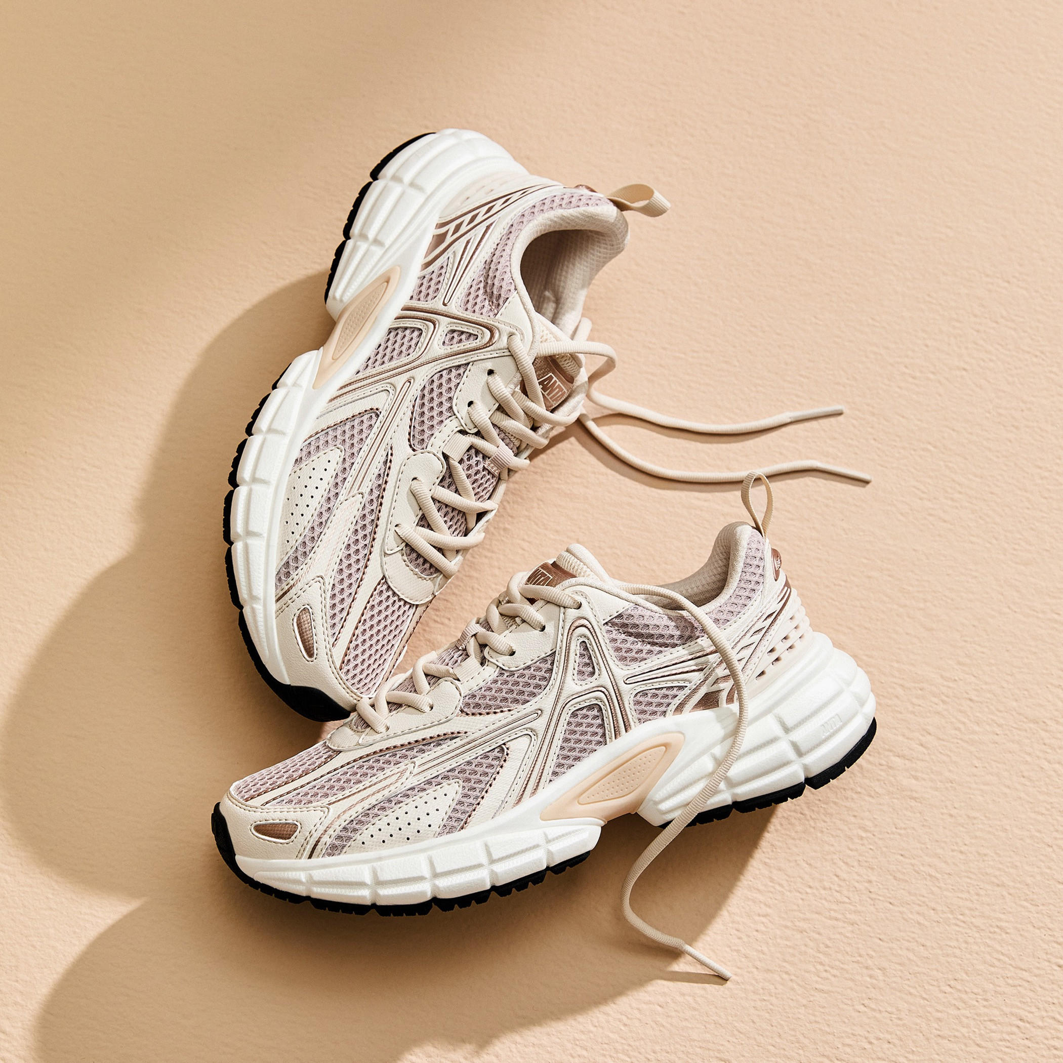 حذاء سنيكرز طول الكاحل برباط إغلاق للنساء من أنتا - ألفاداون-sports-women-shoes-image-5