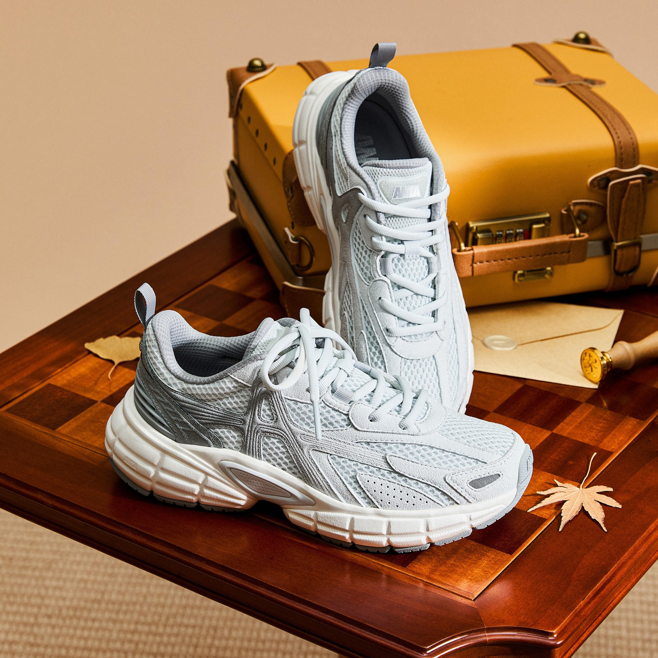 حذاء سنيكرز برباط إغلاق للنساء من أنتا - ألفاداون-sports-women-shoes-image-4