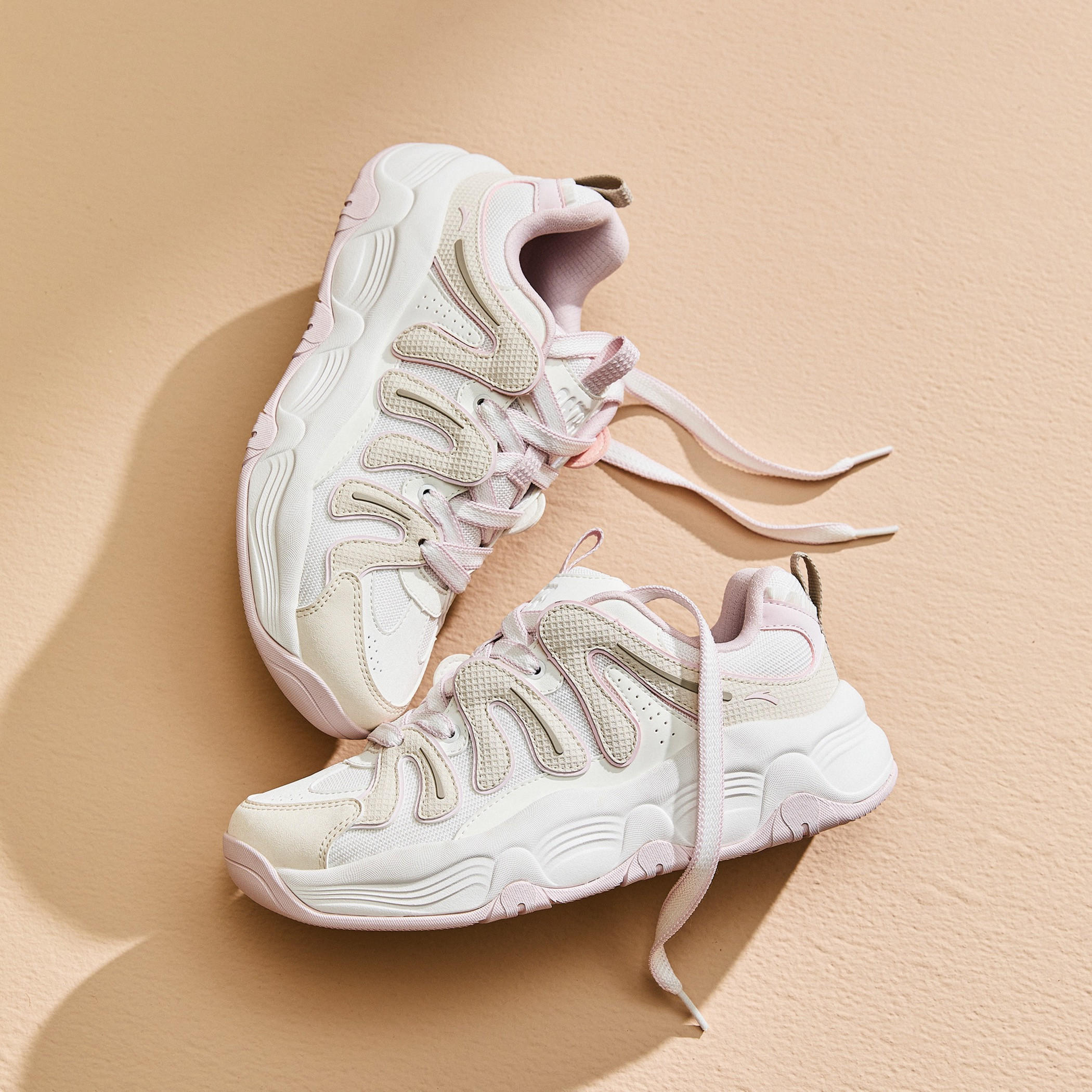 حذاء سنيكرز برباط إغلاق للنساء من أنتا - ميلك شيك في2-sports-women-shoes-image-2