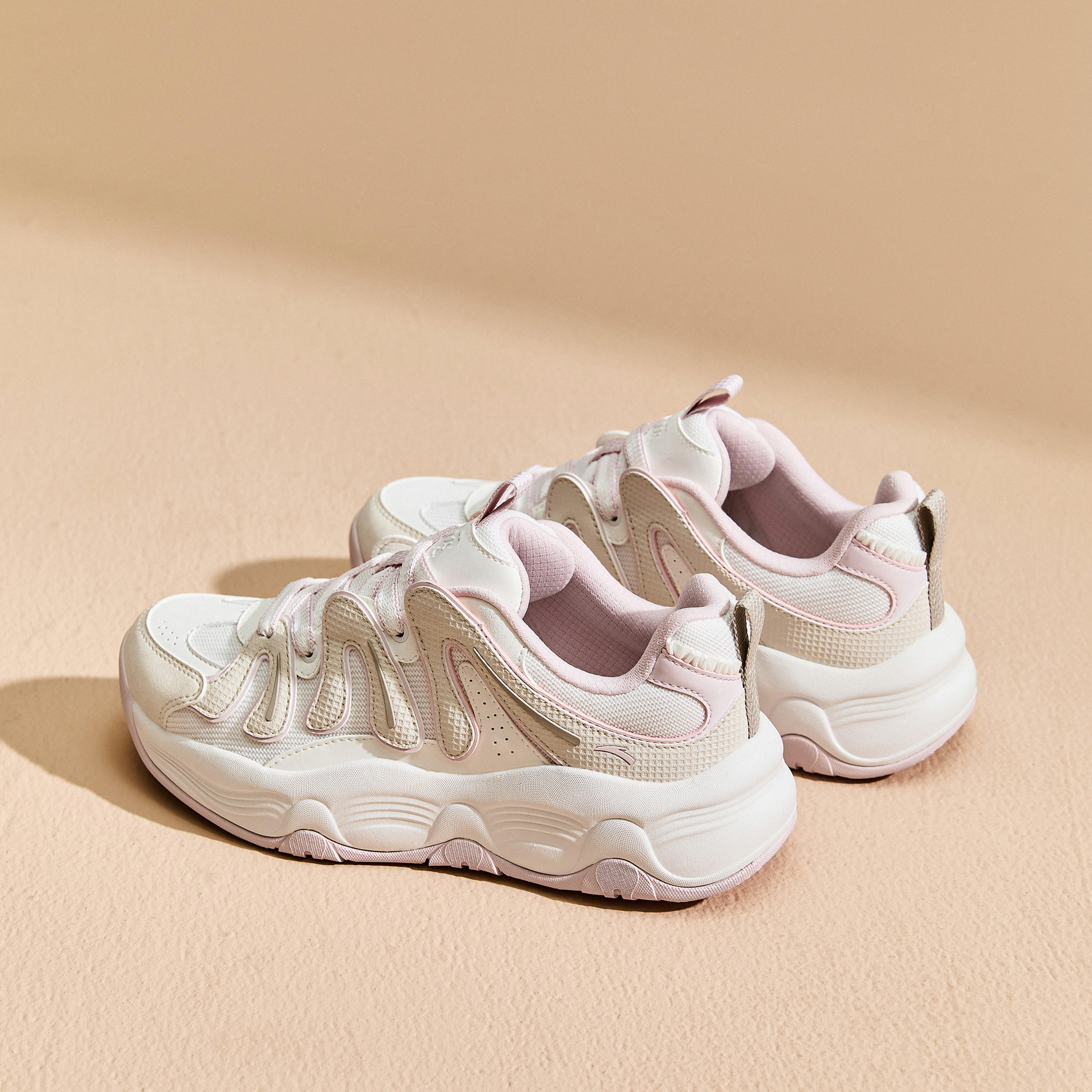 حذاء سنيكرز برباط إغلاق للنساء من أنتا - ميلك شيك في2-sports-women-shoes-image-4