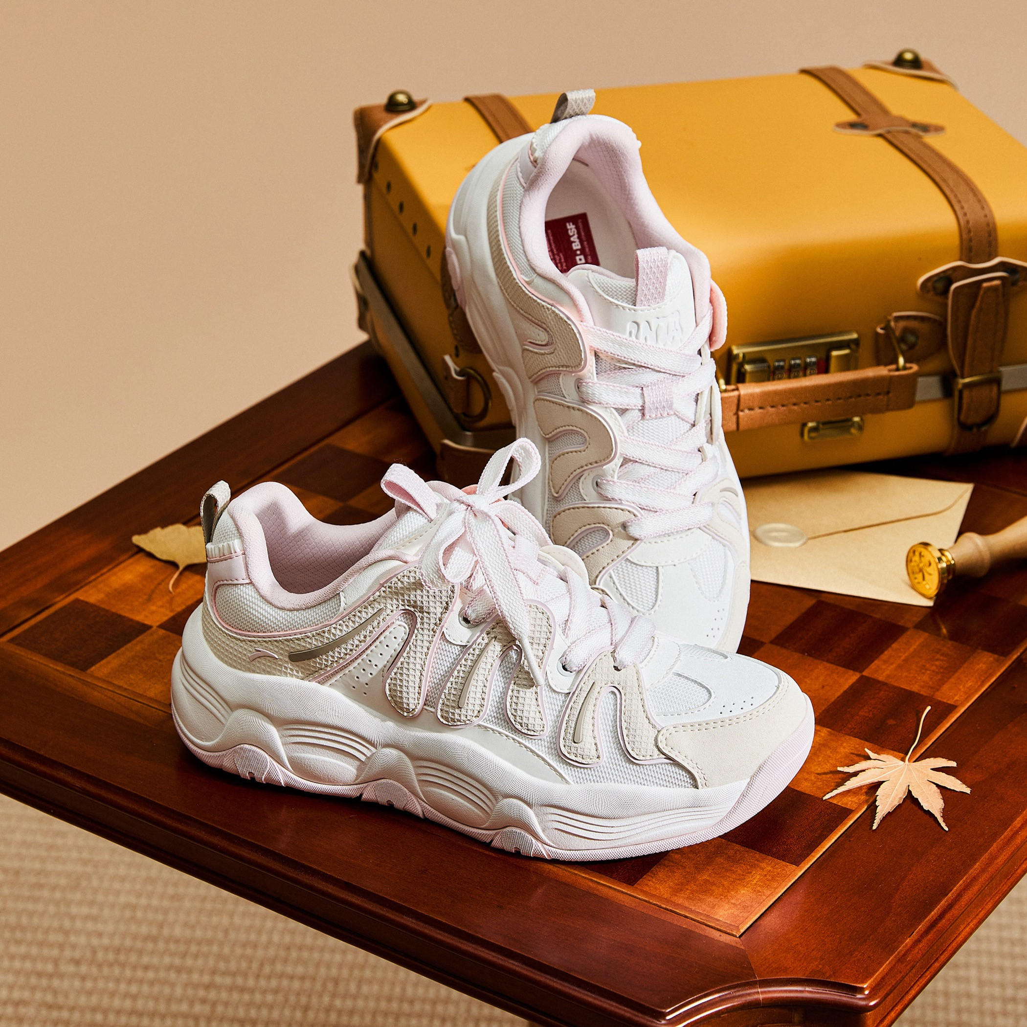 حذاء سنيكرز برباط إغلاق للنساء من أنتا - ميلك شيك في2-sports-women-shoes-image-5