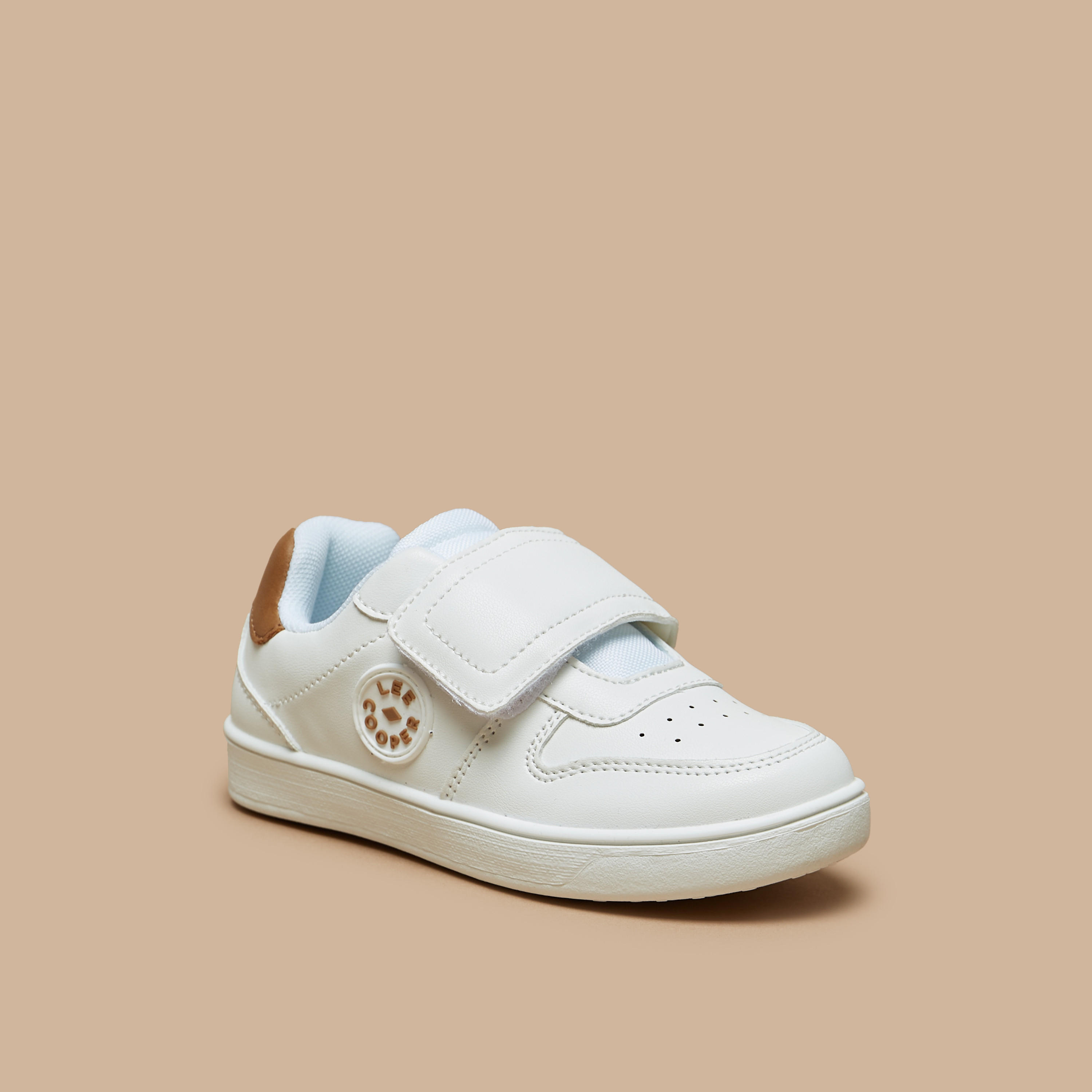حذاء سنيكرز بارز الملمس بشريط إغلاق لاصق للأولاد من لي كوبر-boys-shoes-schoolshoes-image-1
