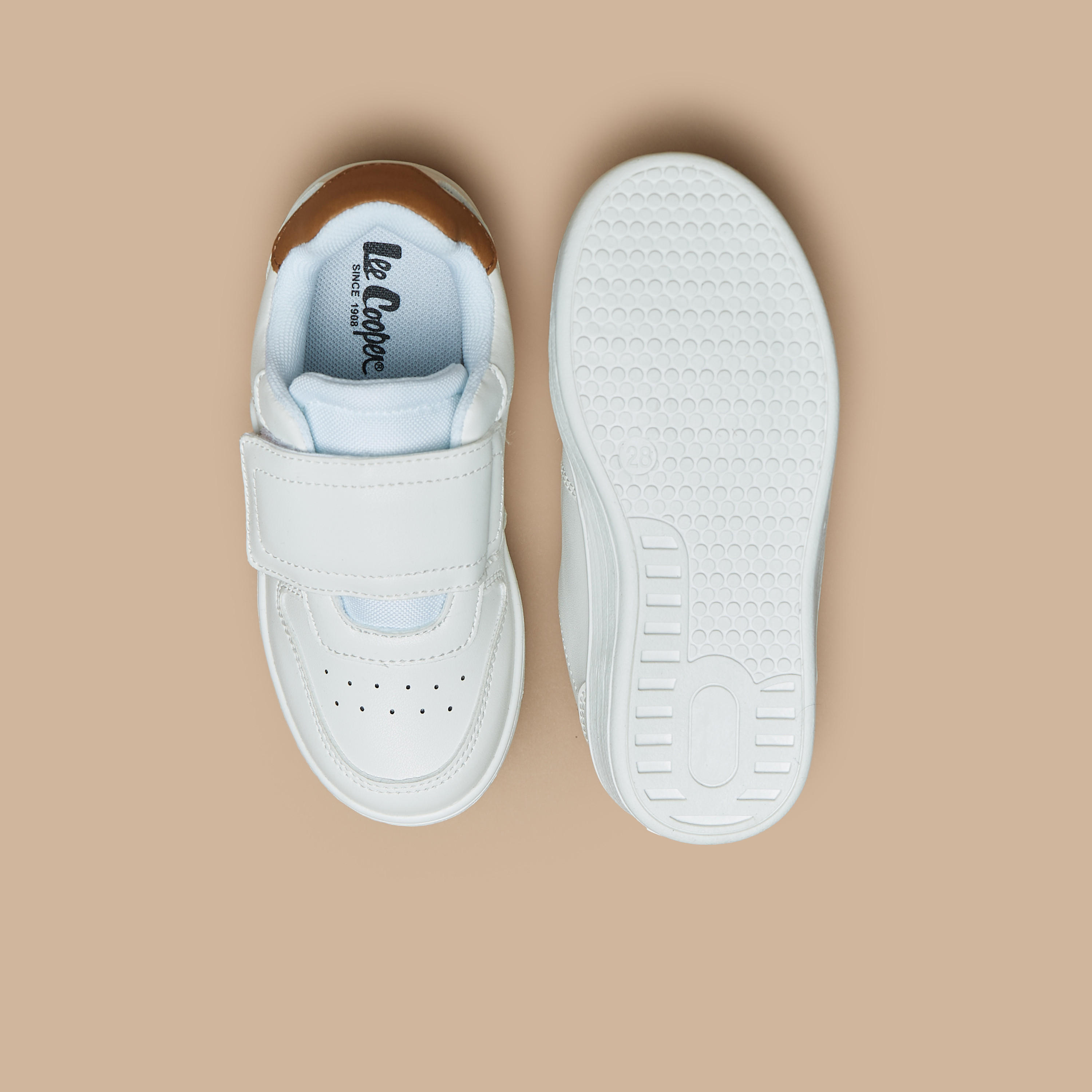 حذاء سنيكرز بارز الملمس بشريط إغلاق لاصق للأولاد من لي كوبر-boys-shoes-schoolshoes-image-4