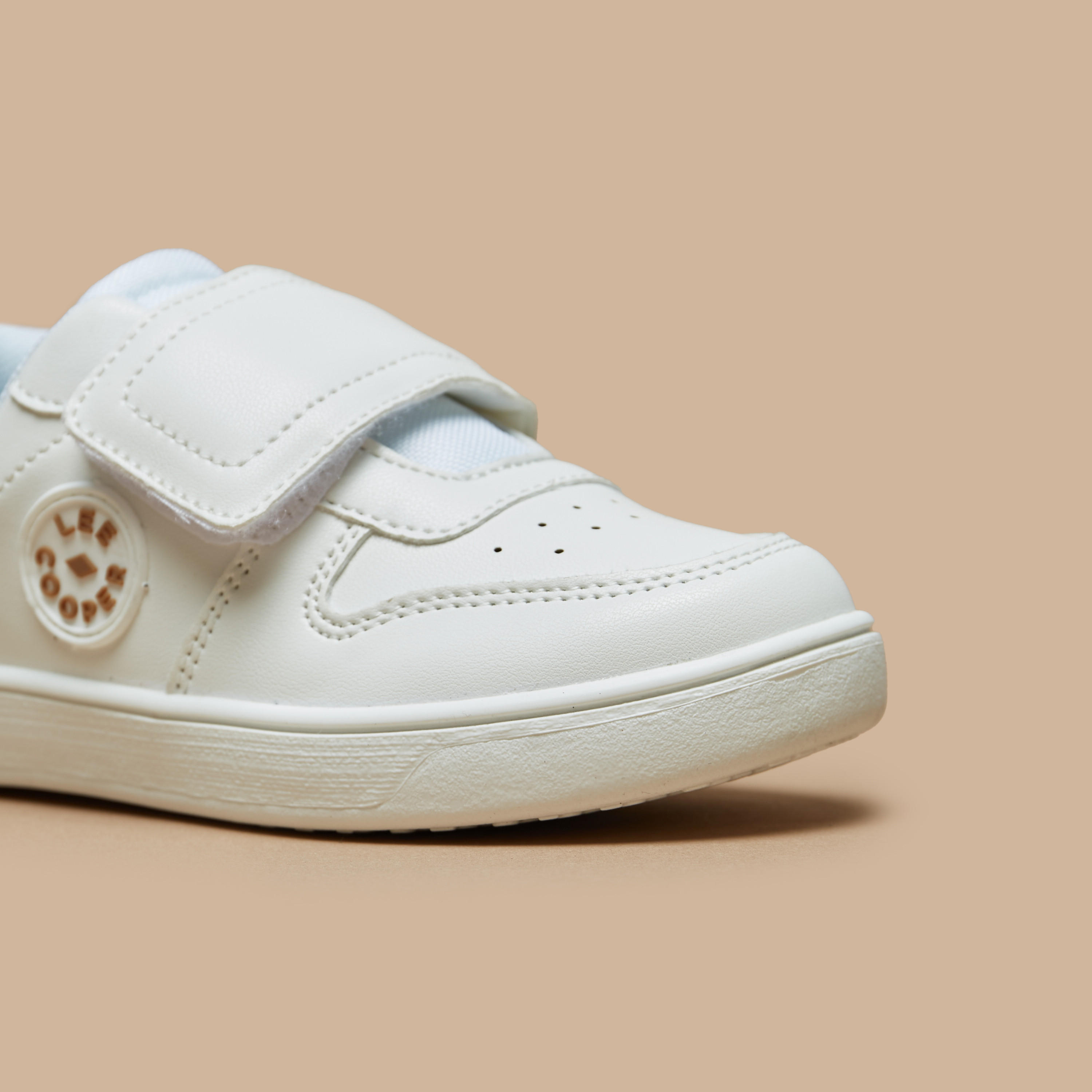 حذاء سنيكرز بارز الملمس بشريط إغلاق لاصق للأولاد من لي كوبر-boys-shoes-schoolshoes-image-5