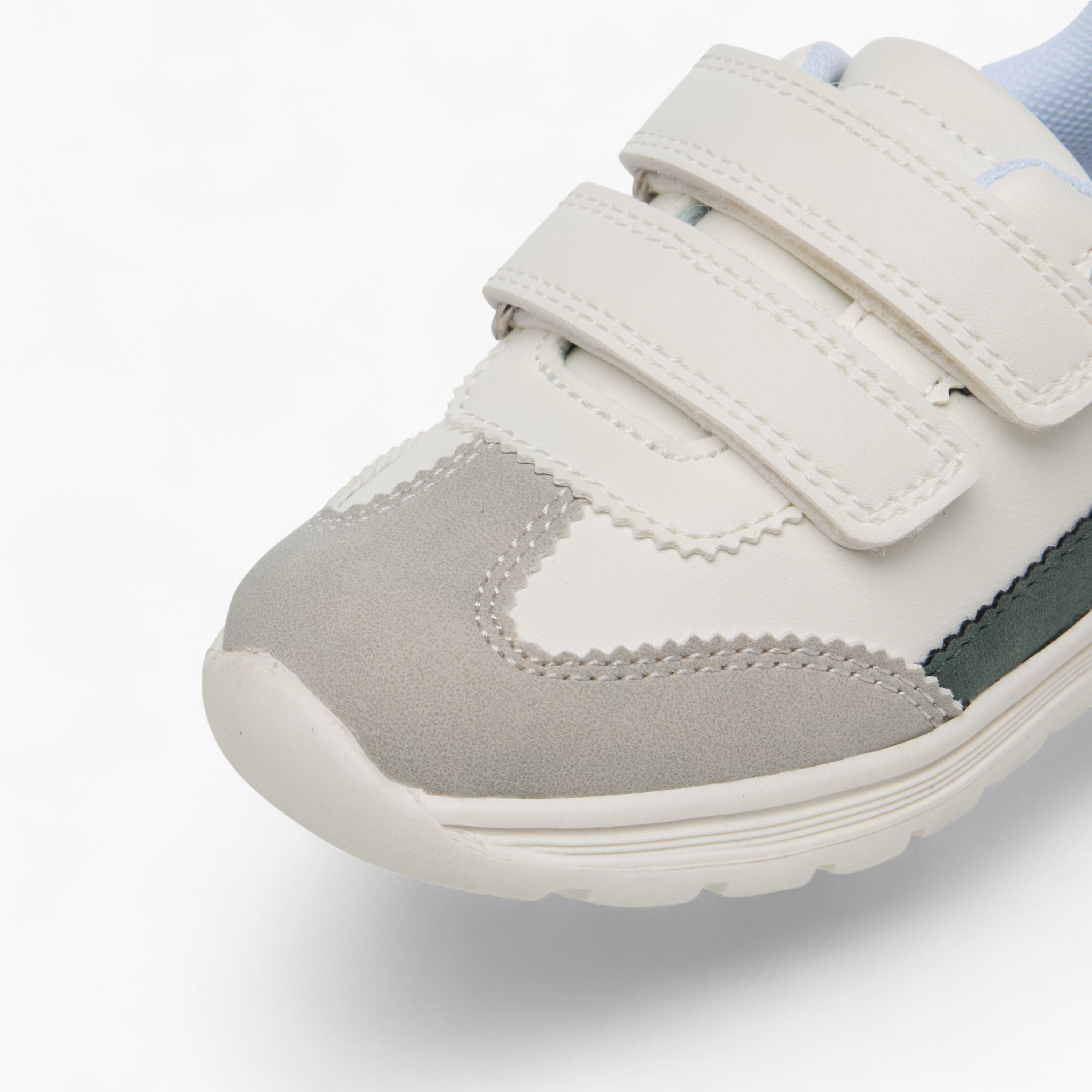 حذاء سنيكرز بشريط إغلاق لاصق للأولاد من بارفيت-boys-shoes-sneakers-image-4