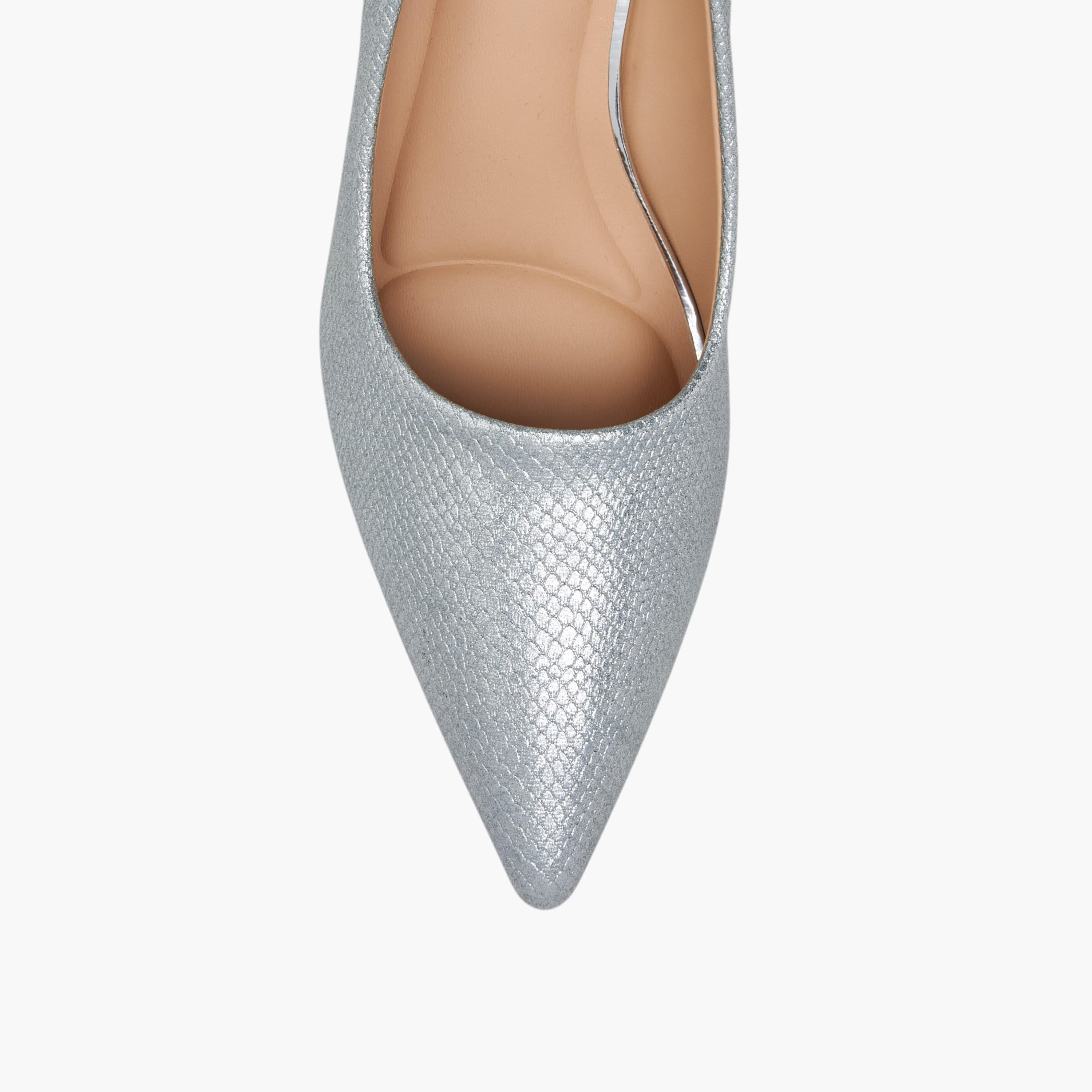 حذاء كلاسيكي بكعب رفيع للنساء من فلورا بيلا-women-shoes-heels-image-4
