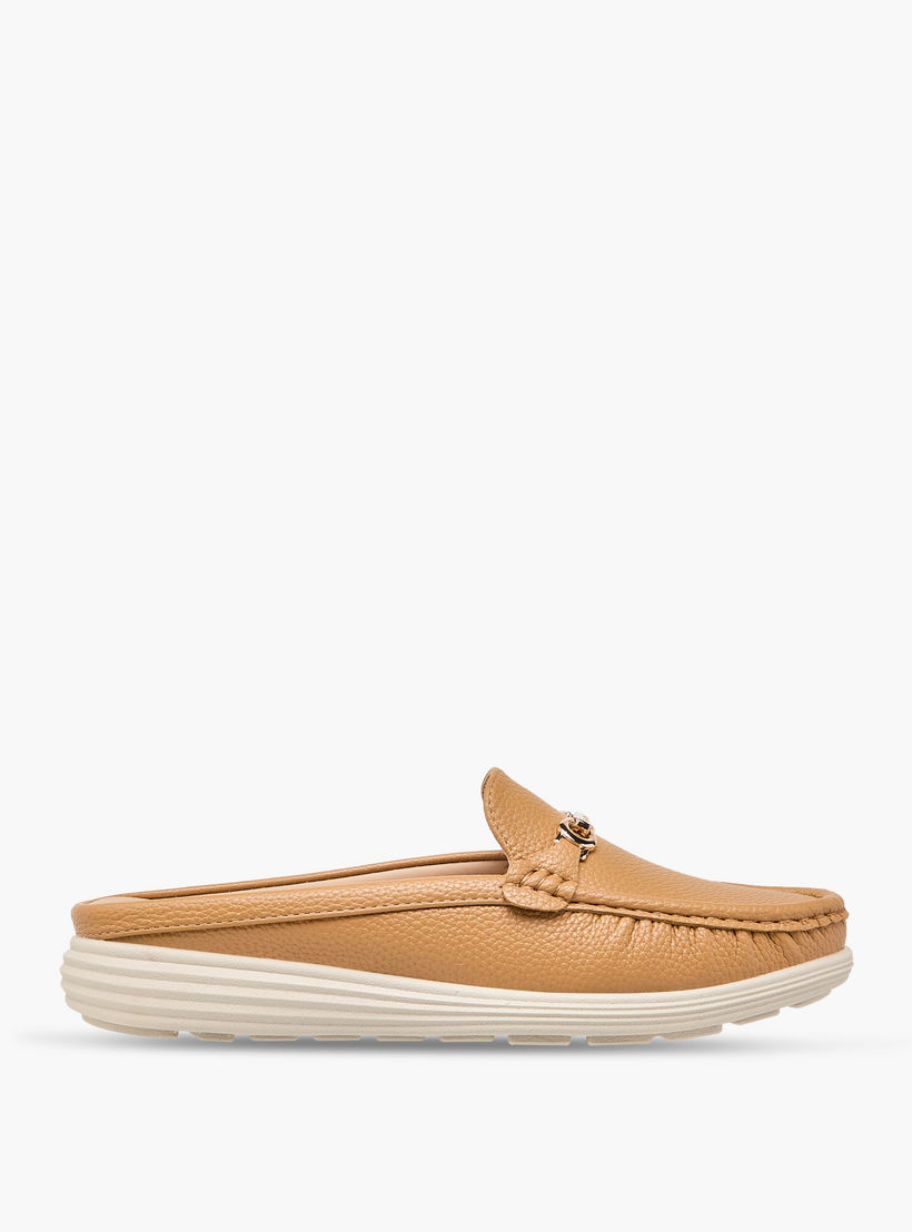 حذاء ميول سهل الارتداء بزينة معدنية من فلورا بيلا-women-shoes-flats-mules-image-3