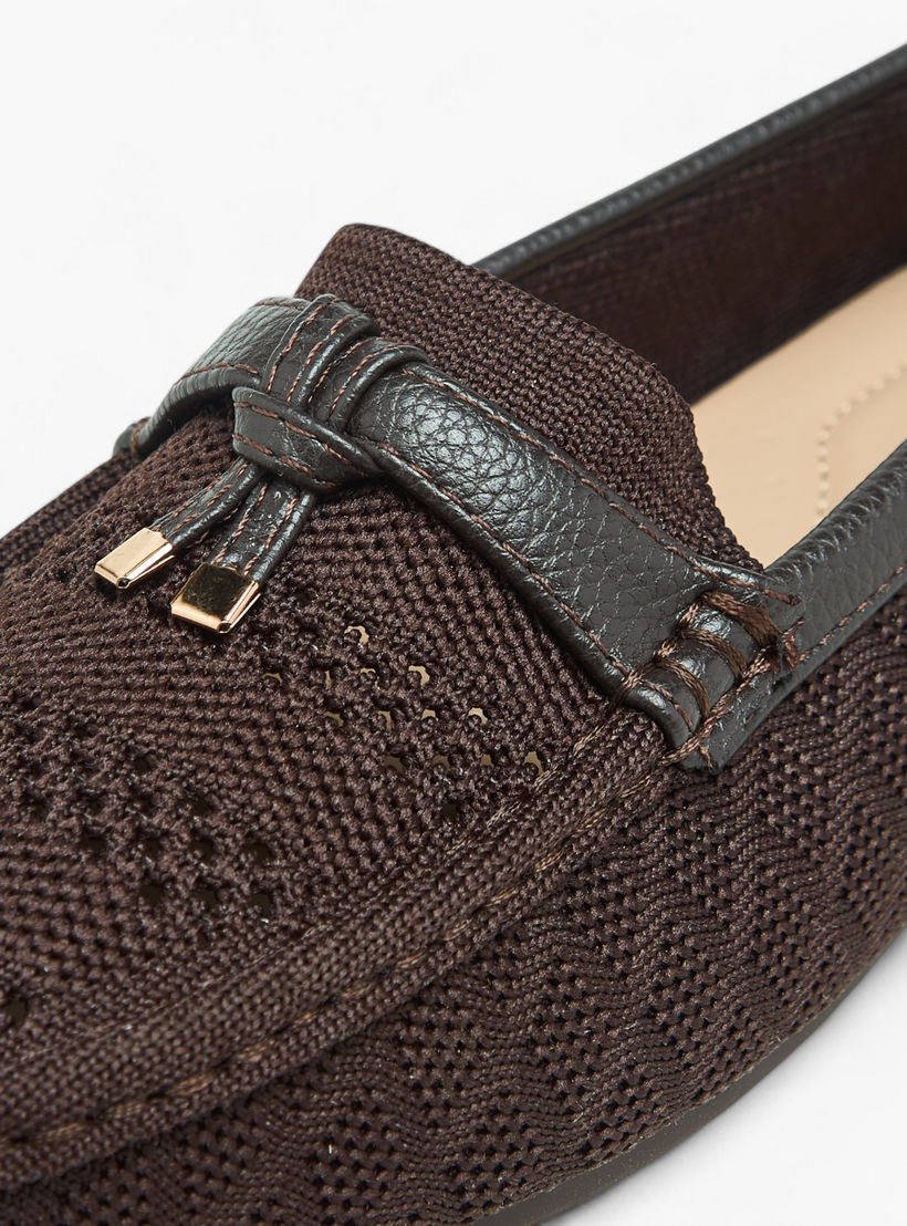حذاء لوفرز سهل الارتداء بزينة عقد من فلورا بيلا-women-shoes-loafersandmoccasins-image-4