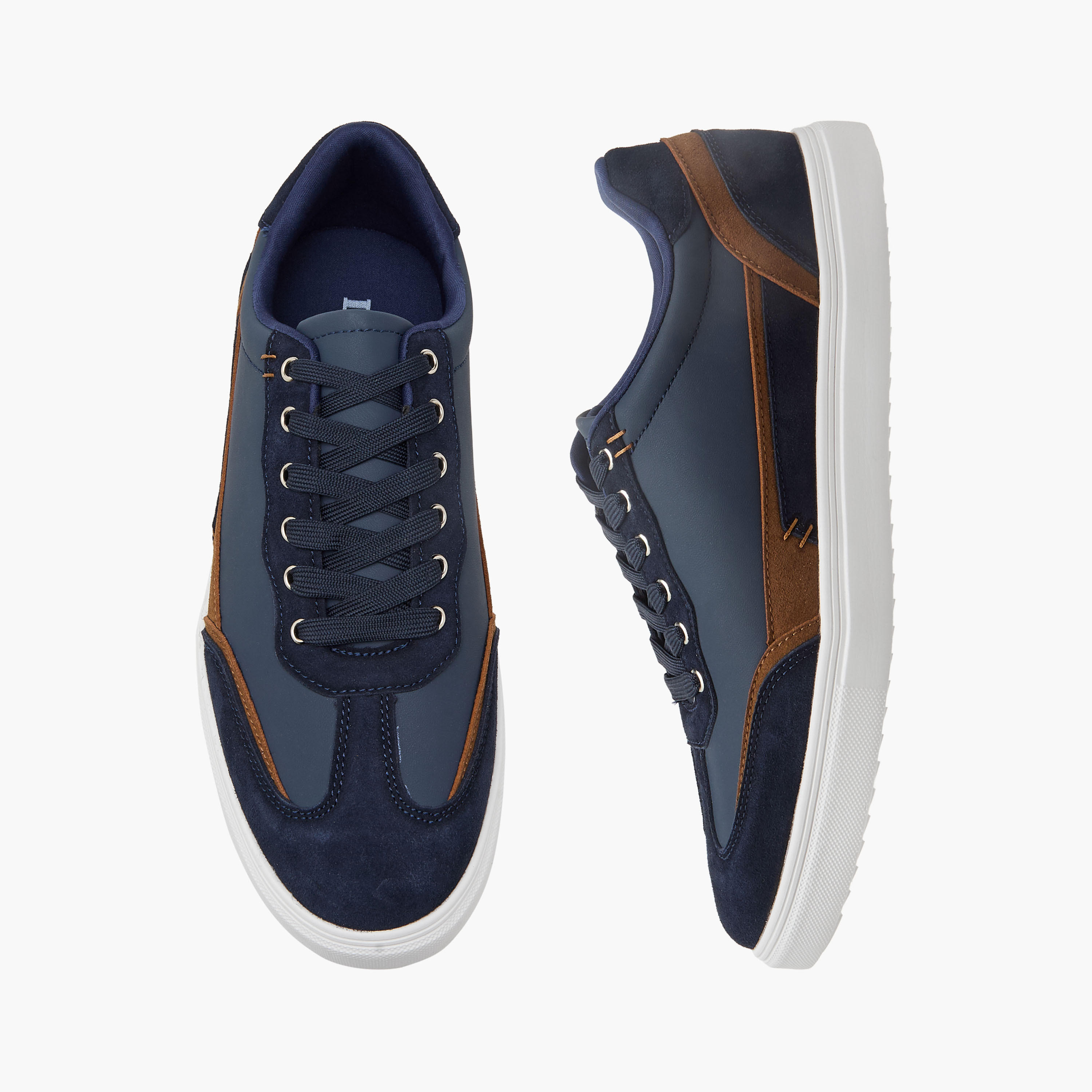 حذاء سنيكرز متعدد التصاميم برباط إغلاق للرجال من إل بي إل من شو إكسبريس-men-shoes-sneakers-image-1