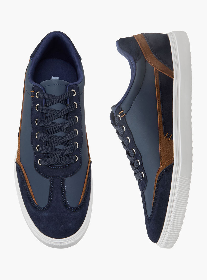 حذاء سنيكرز متعدد التصاميم برباط إغلاق للرجال من إل بي إل من شو إكسبريس-men-shoes-sneakers-image-1