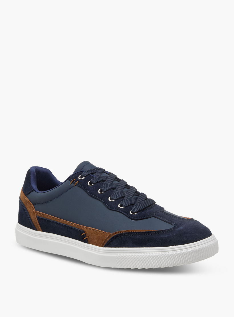 حذاء سنيكرز متعدد التصاميم برباط إغلاق للرجال من إل بي إل من شو إكسبريس-men-shoes-sneakers-image-2
